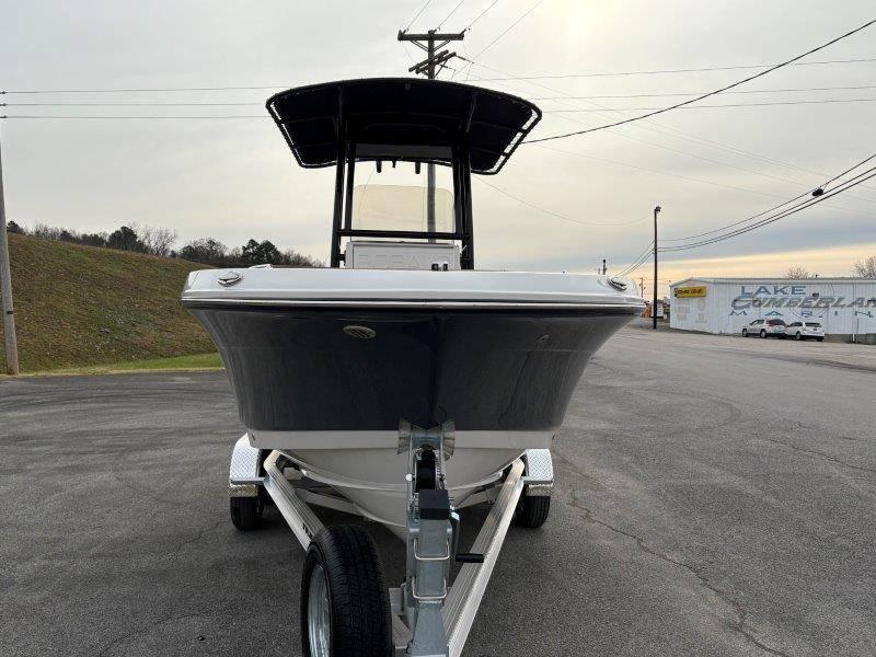 2025 Robalo R202 Explorer - 36