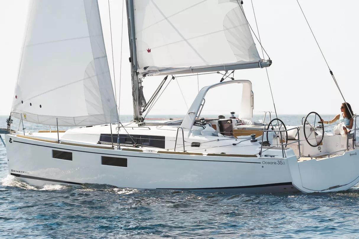 2021 Beneteau Oceanis 35.1
