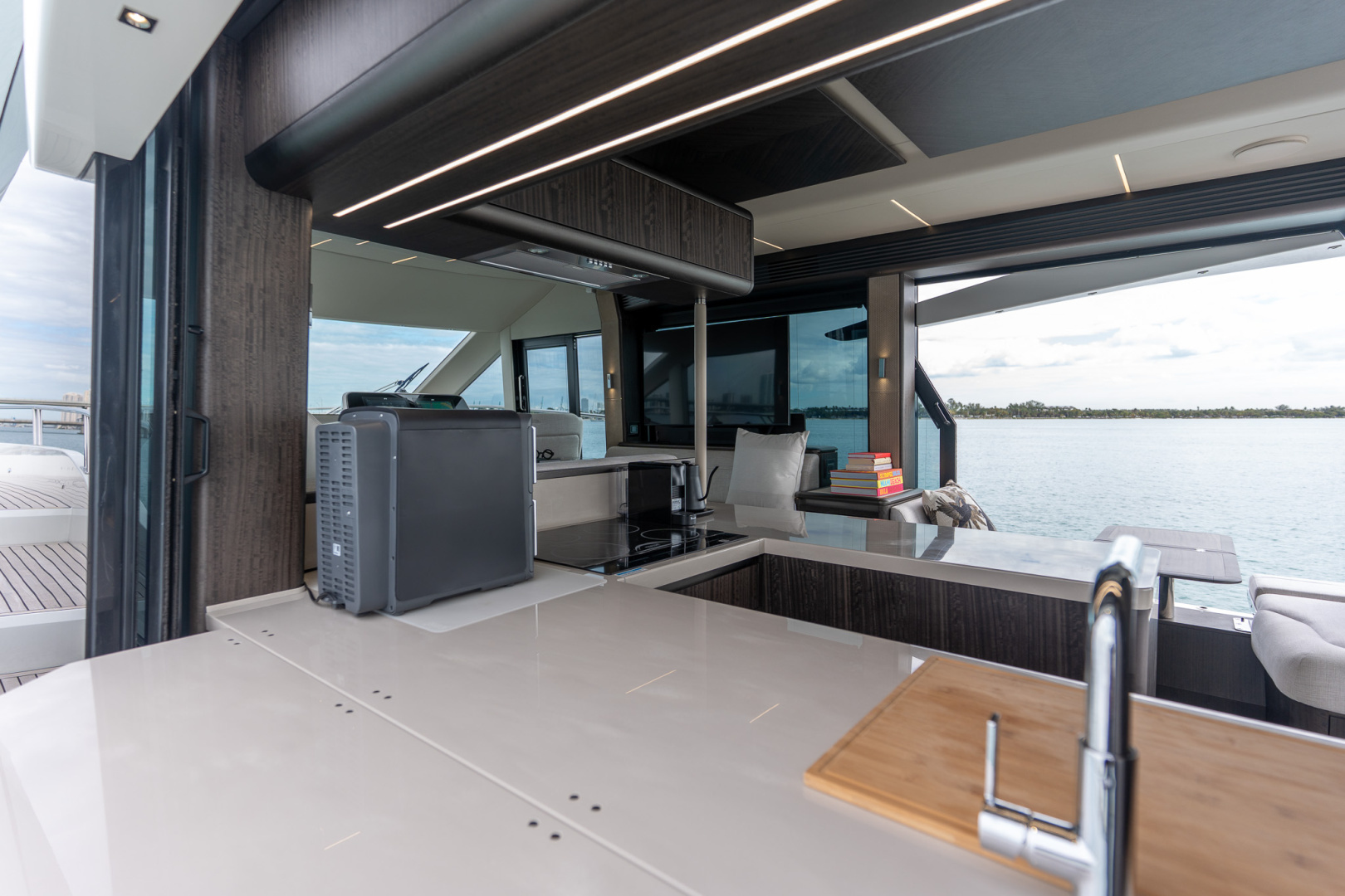 2025 Galeon 560 FLY - Image 58