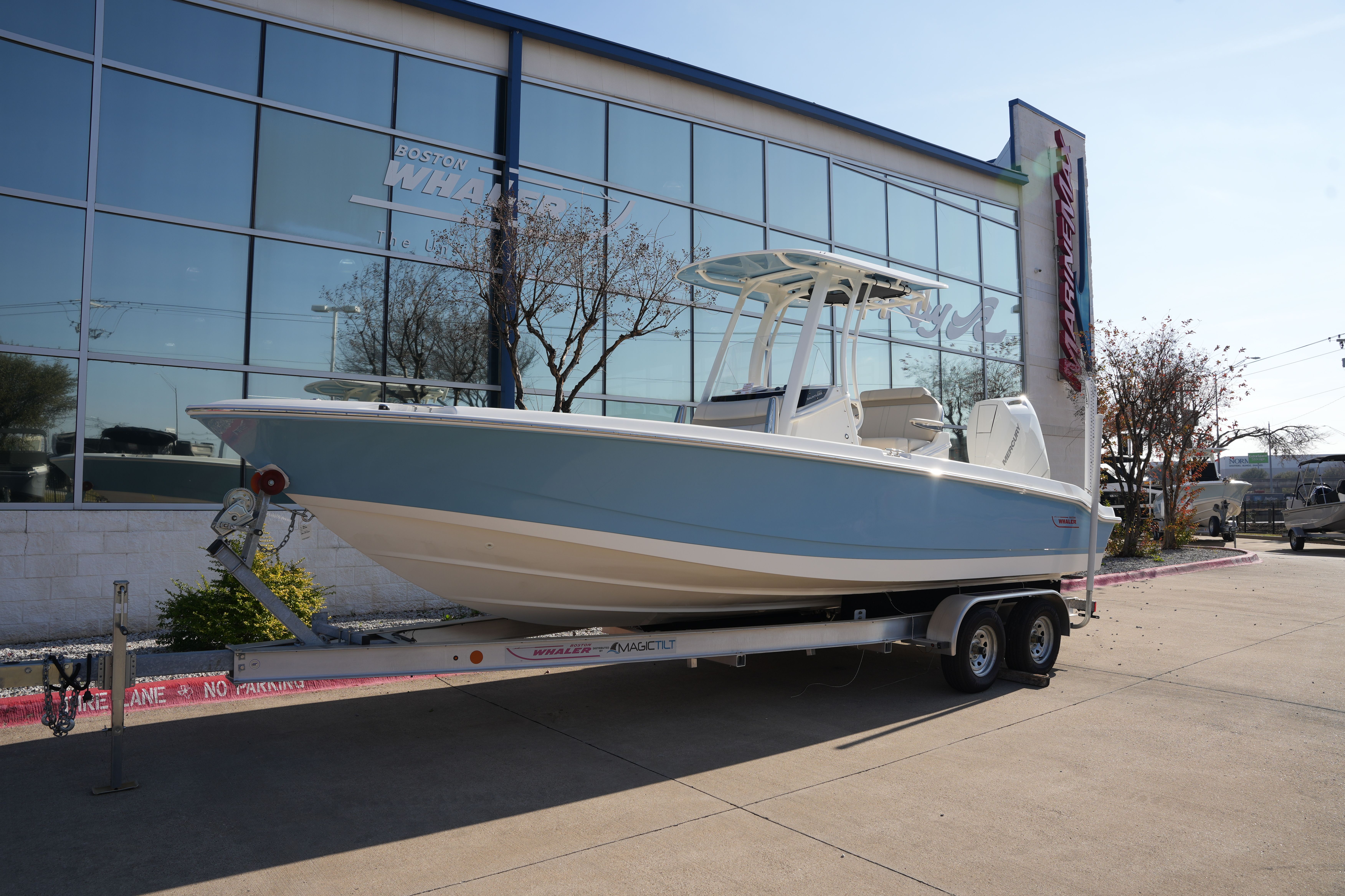 2026 Boston Whaler 250 Dauntless - 2