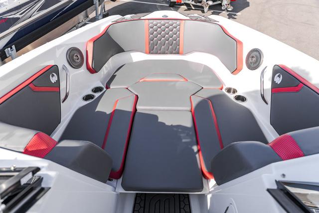 2025 Scarab 255 LX - 27