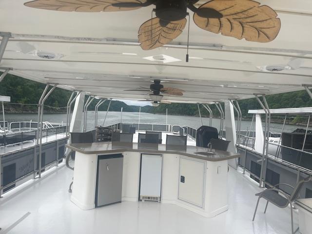 Spacious 2009 Horizon 18 x 85 houseboat interior with modern kitchen and scenic lake view.