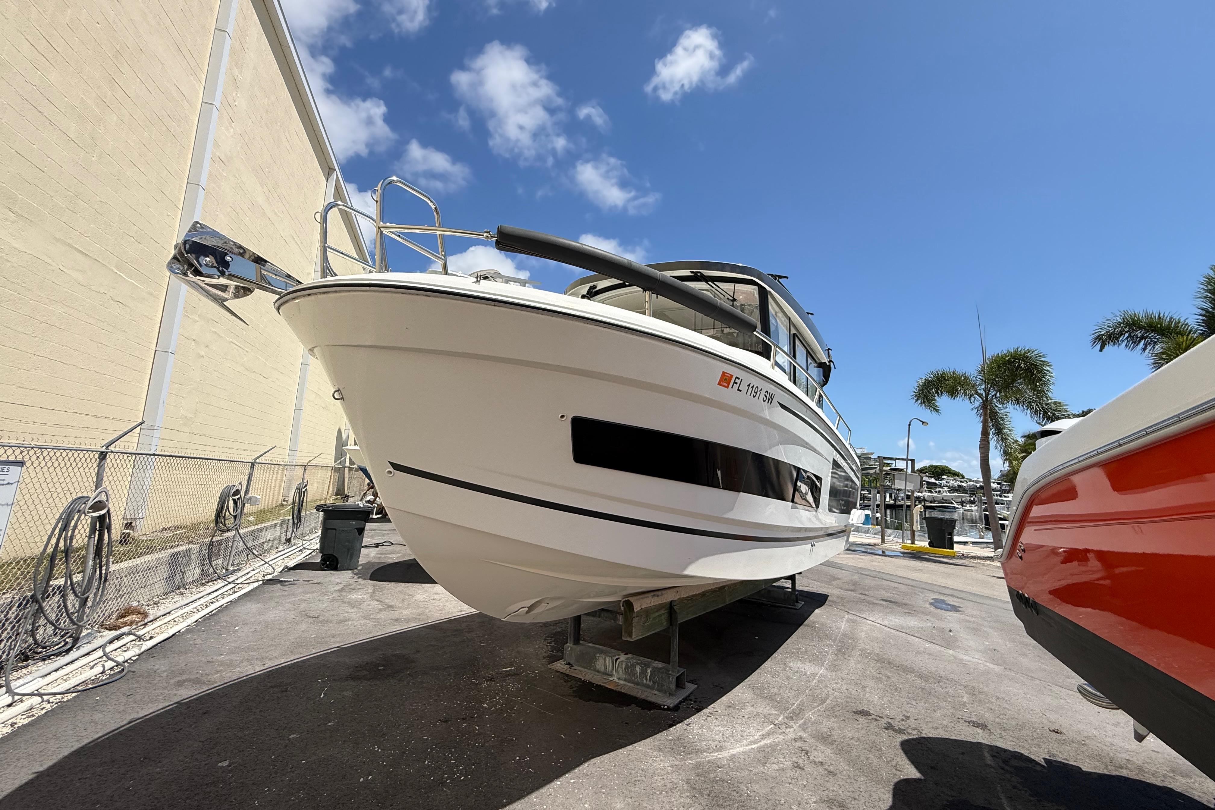 2021 Jeanneau NC 895