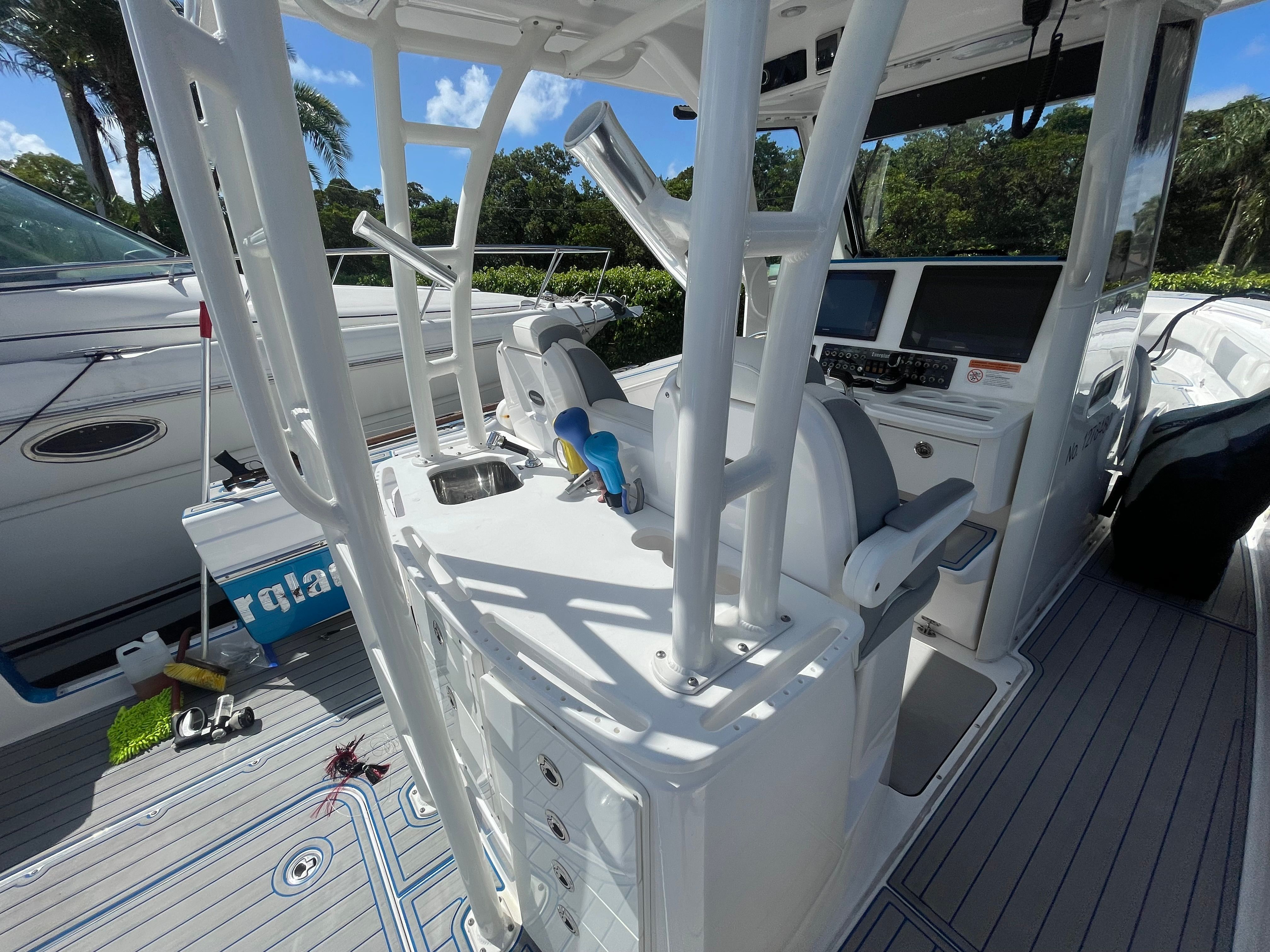 2017 Everglades 325 Center Console - 65