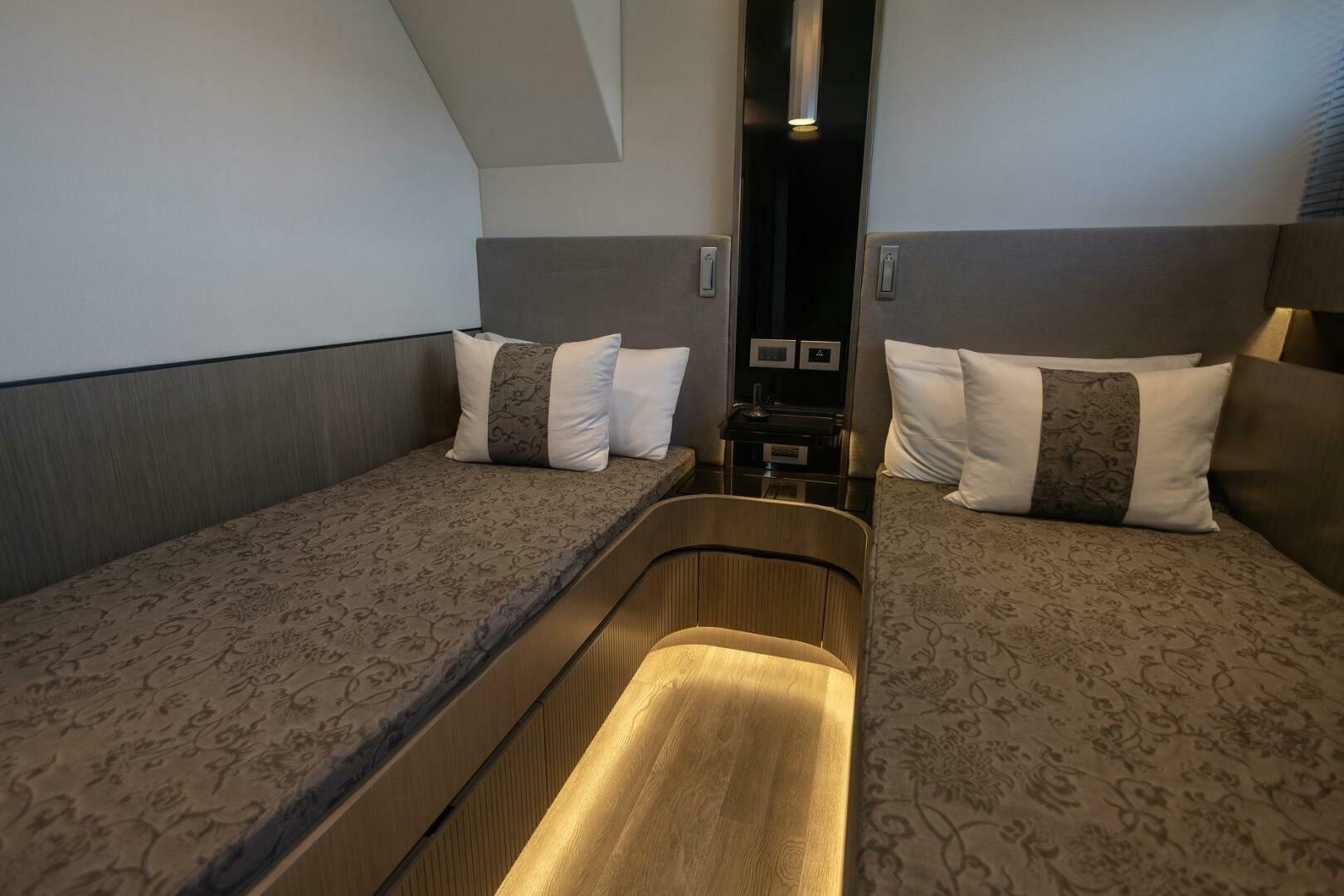 2023 Pearl 72 - Image 30