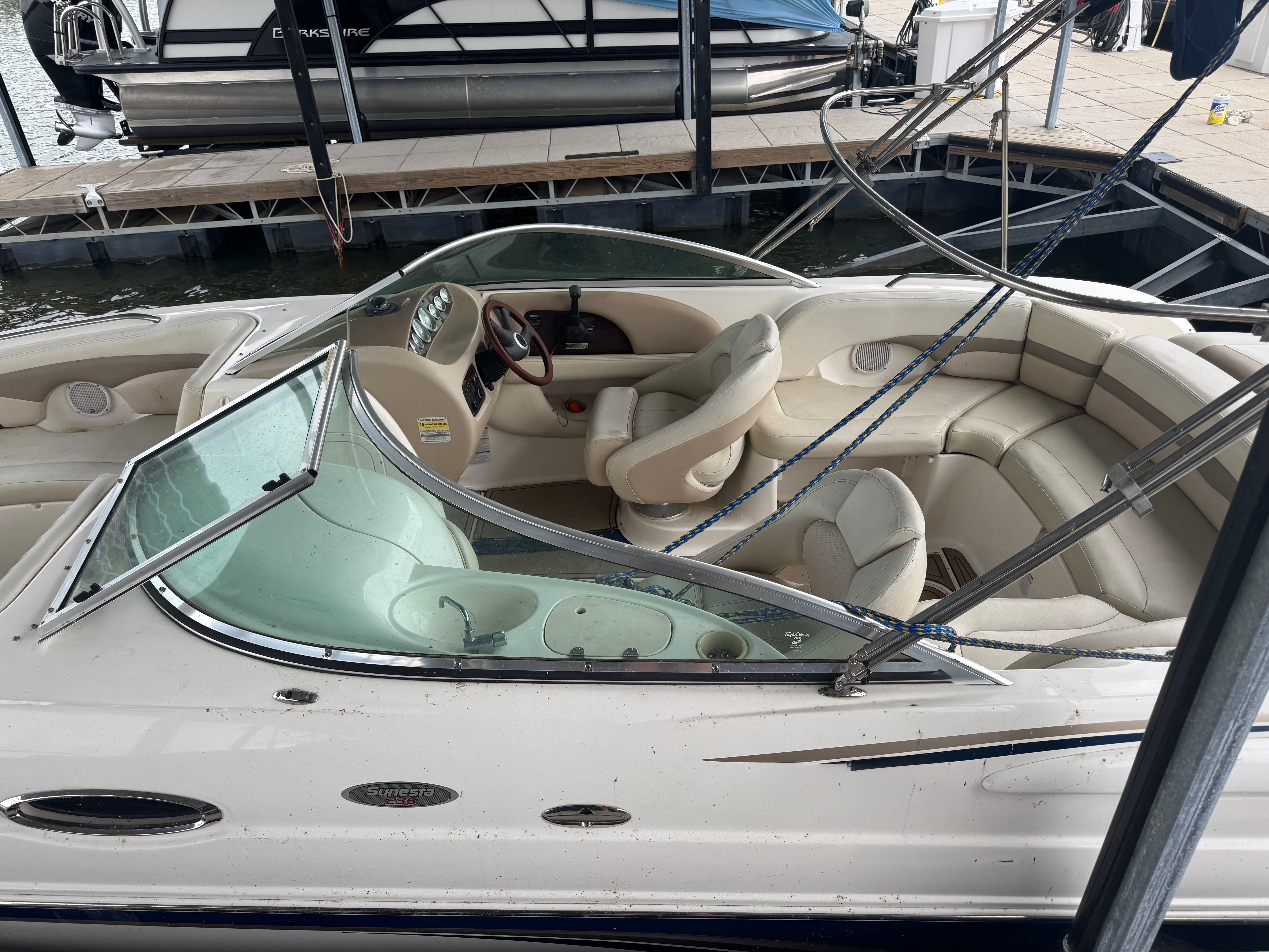 2003 Chaparral Sunesta 223