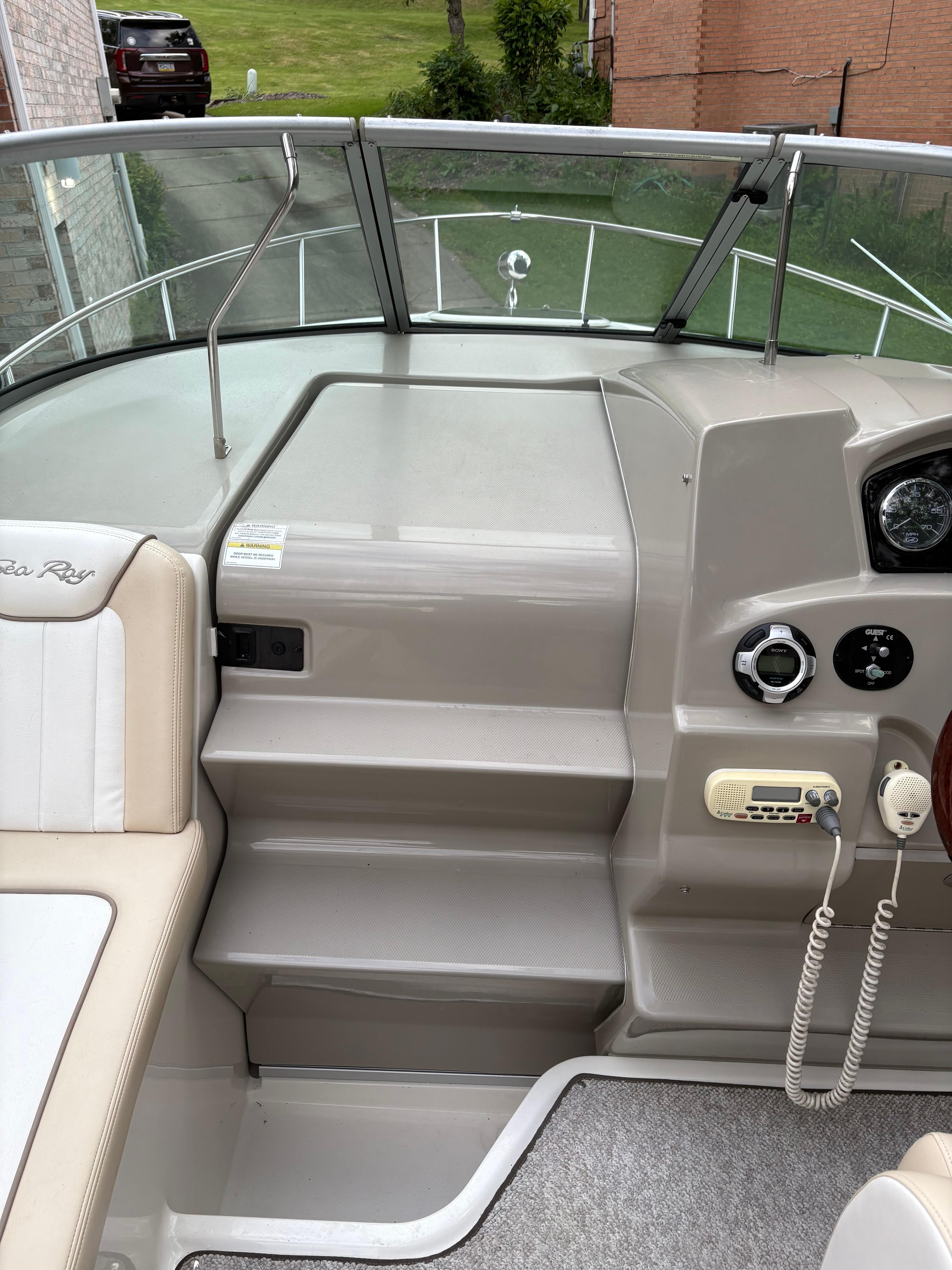 2013 Sea Ray 240 Sundancer - 8