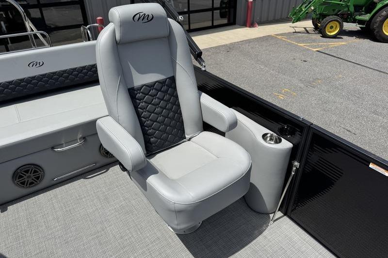 Luxurious seating on 2026 Manitou Encore 25 SL SHP pontoon boat, featuring sleek design and comfort.