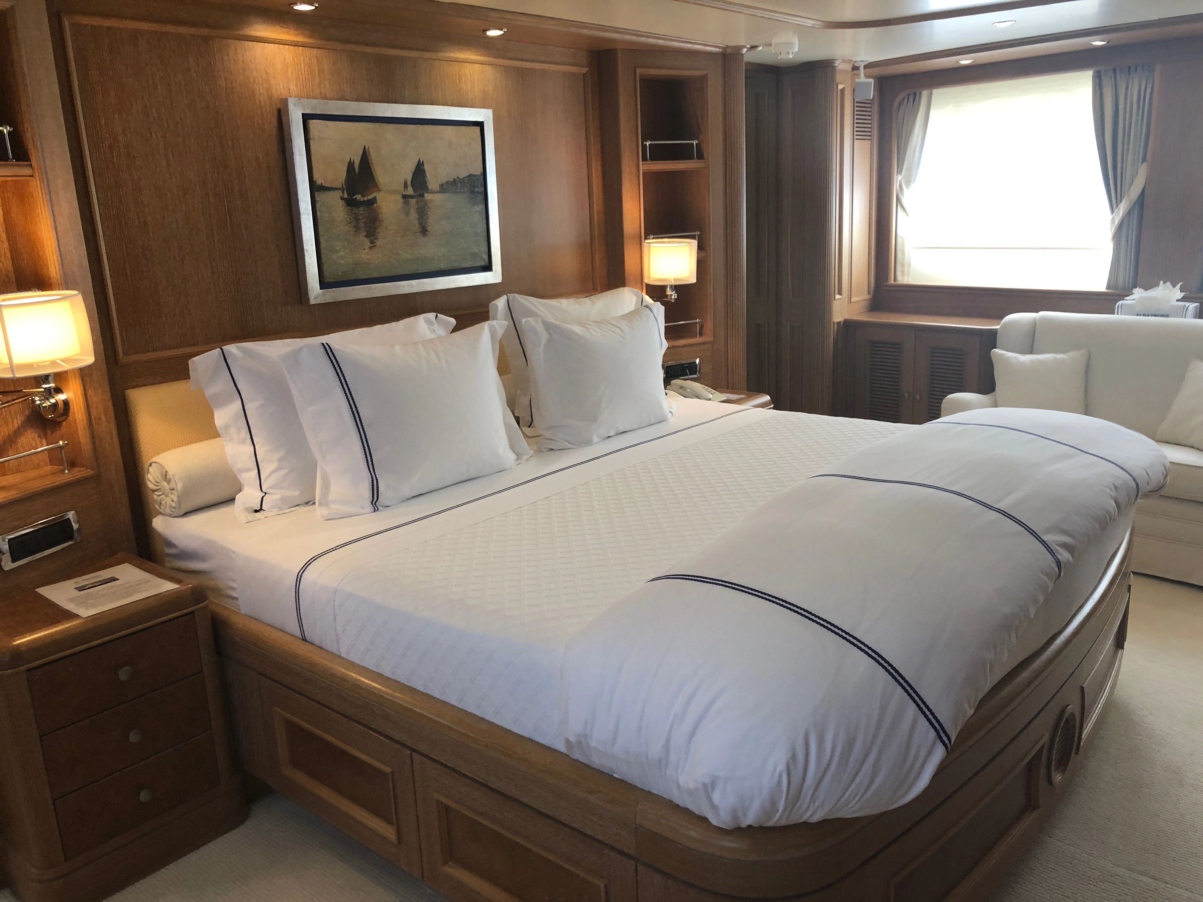 2004 Benetti Cockpit - 11
