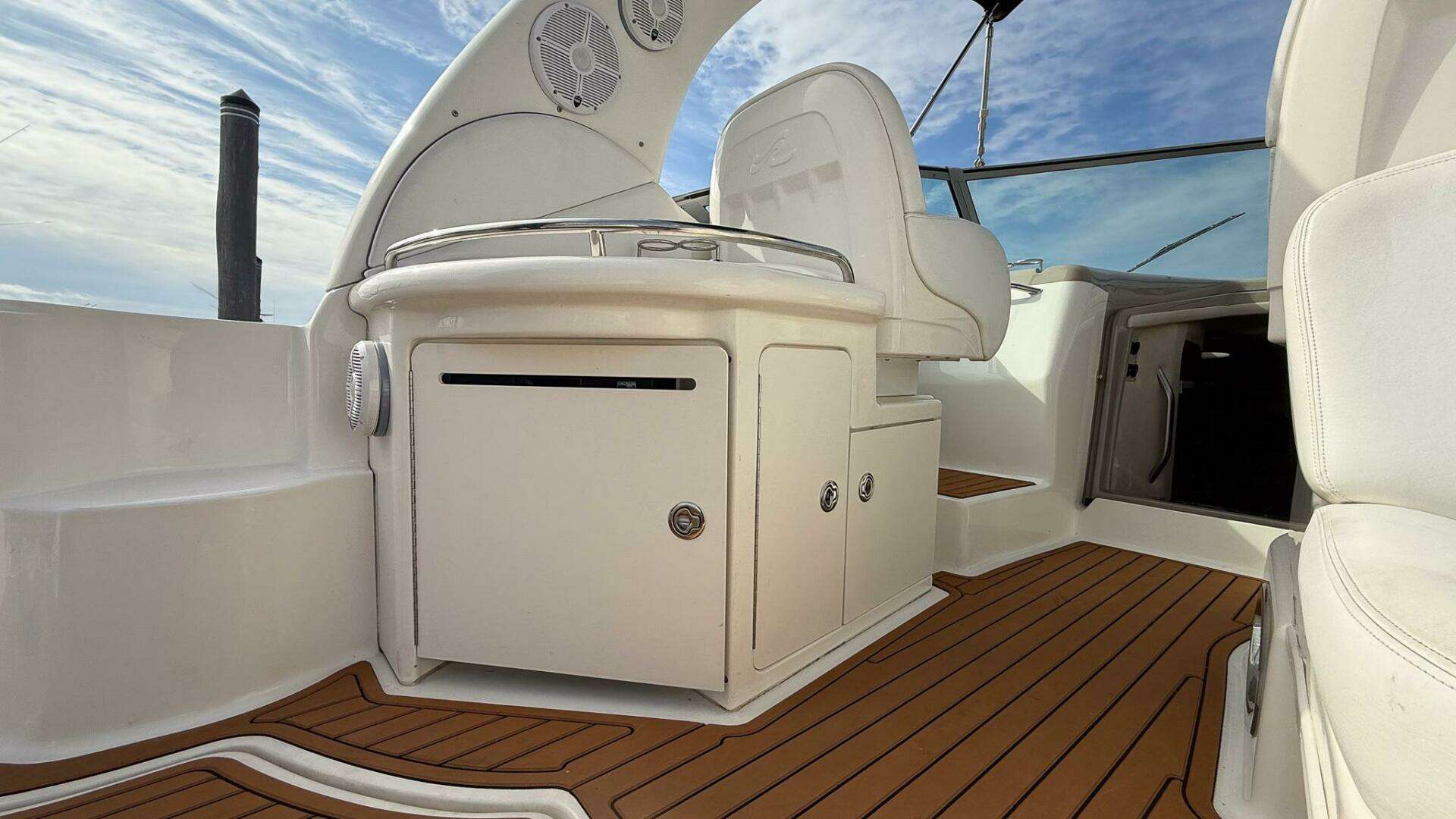2008 Sea Ray 340 Sundancer - Image 8