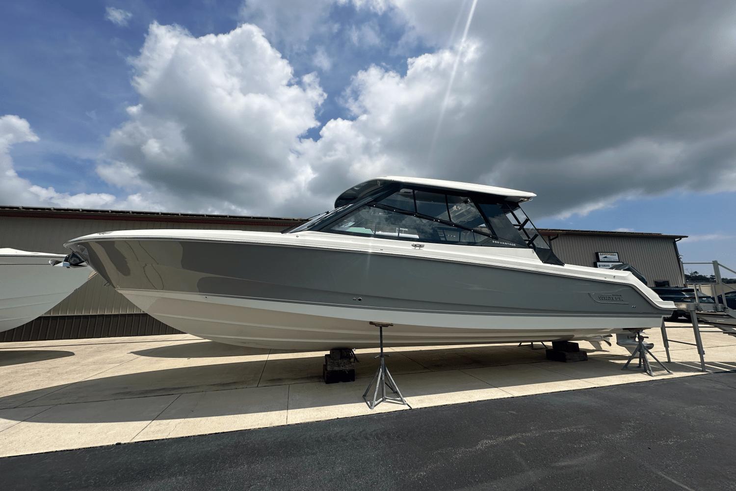 2025 Boston Whaler 330 Vantage - 6