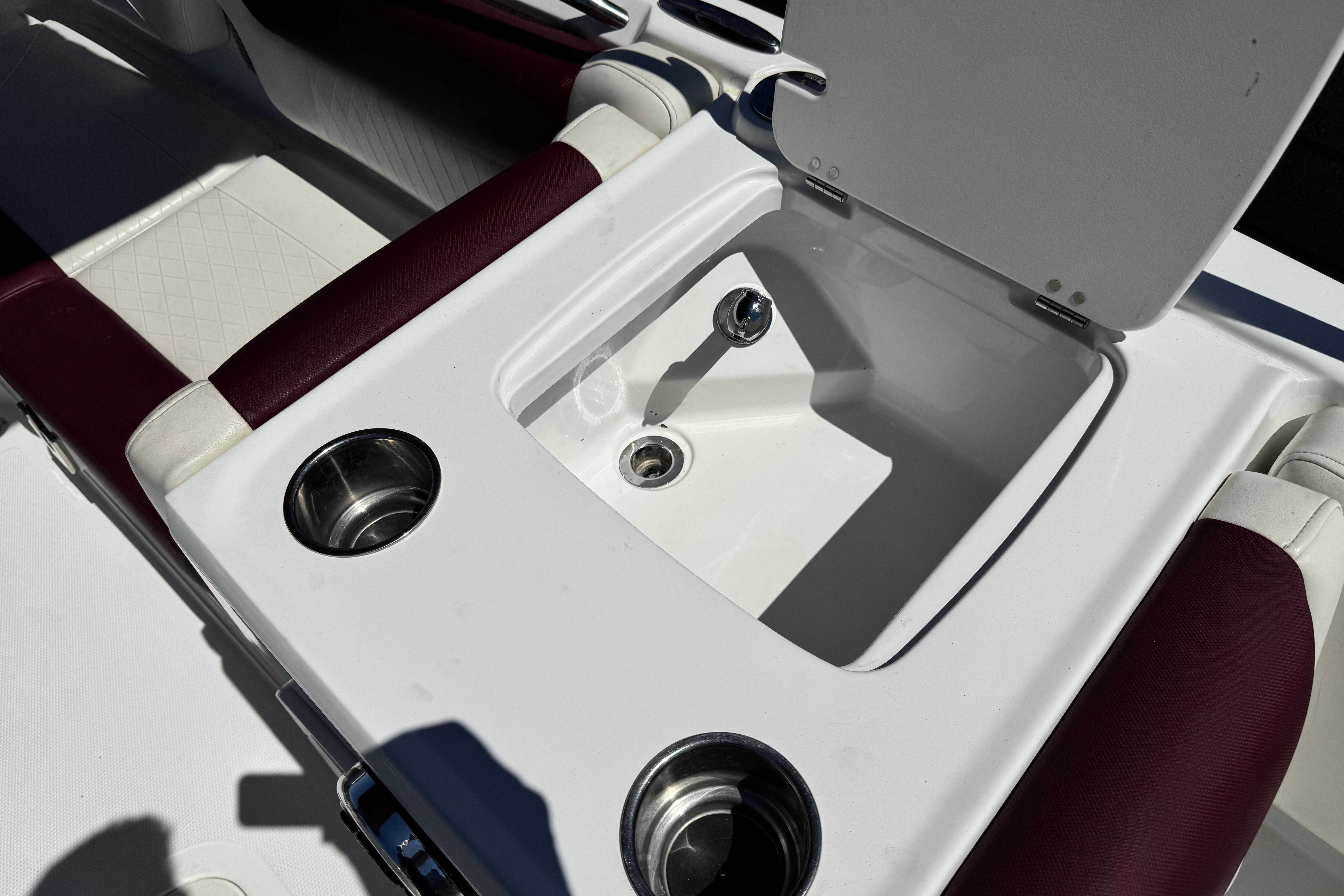 2017 Tahoe 2150 boat sink with cup holders and maroon seating.