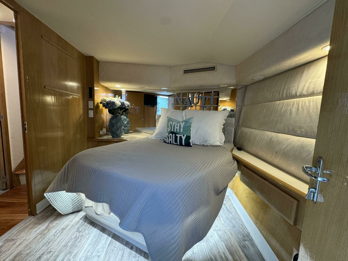 1994 Hatteras 54 Yacht - Image 38