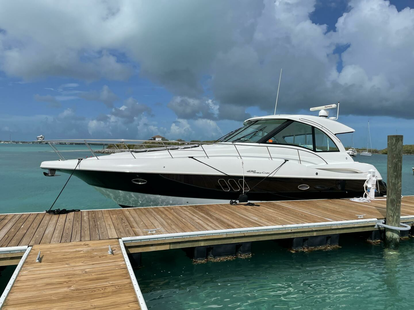 2011 Cruisers Yachts 420 Sports Coupe - Image 3
