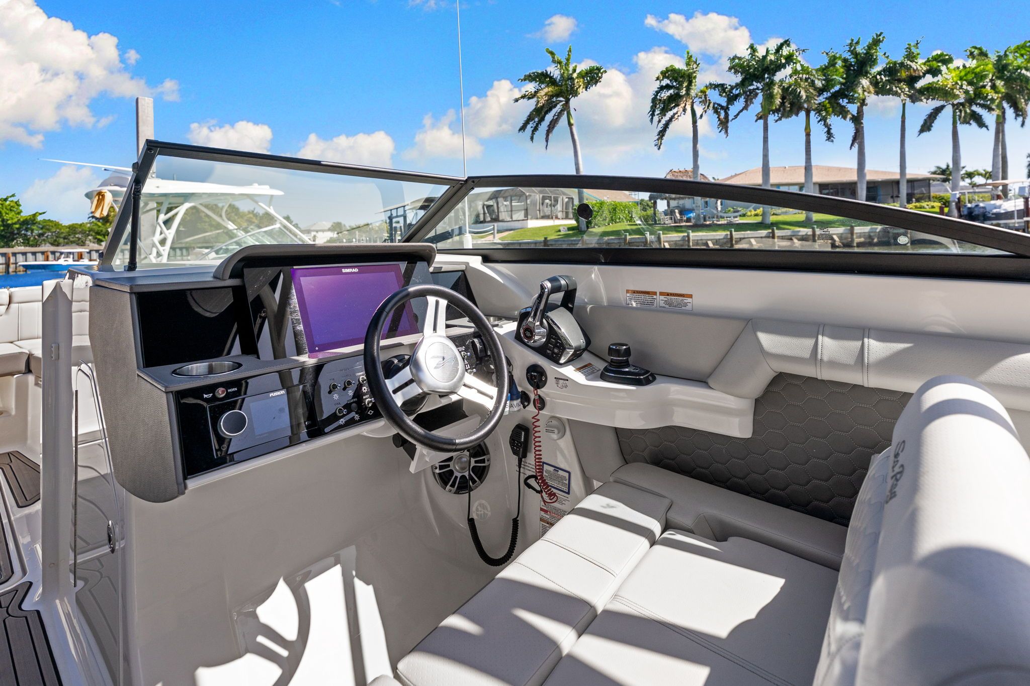 2023 Sea Ray SDX 290 Outboard - 21