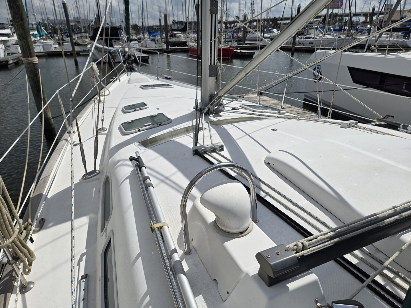 2004 Beneteau 423 - Image 18