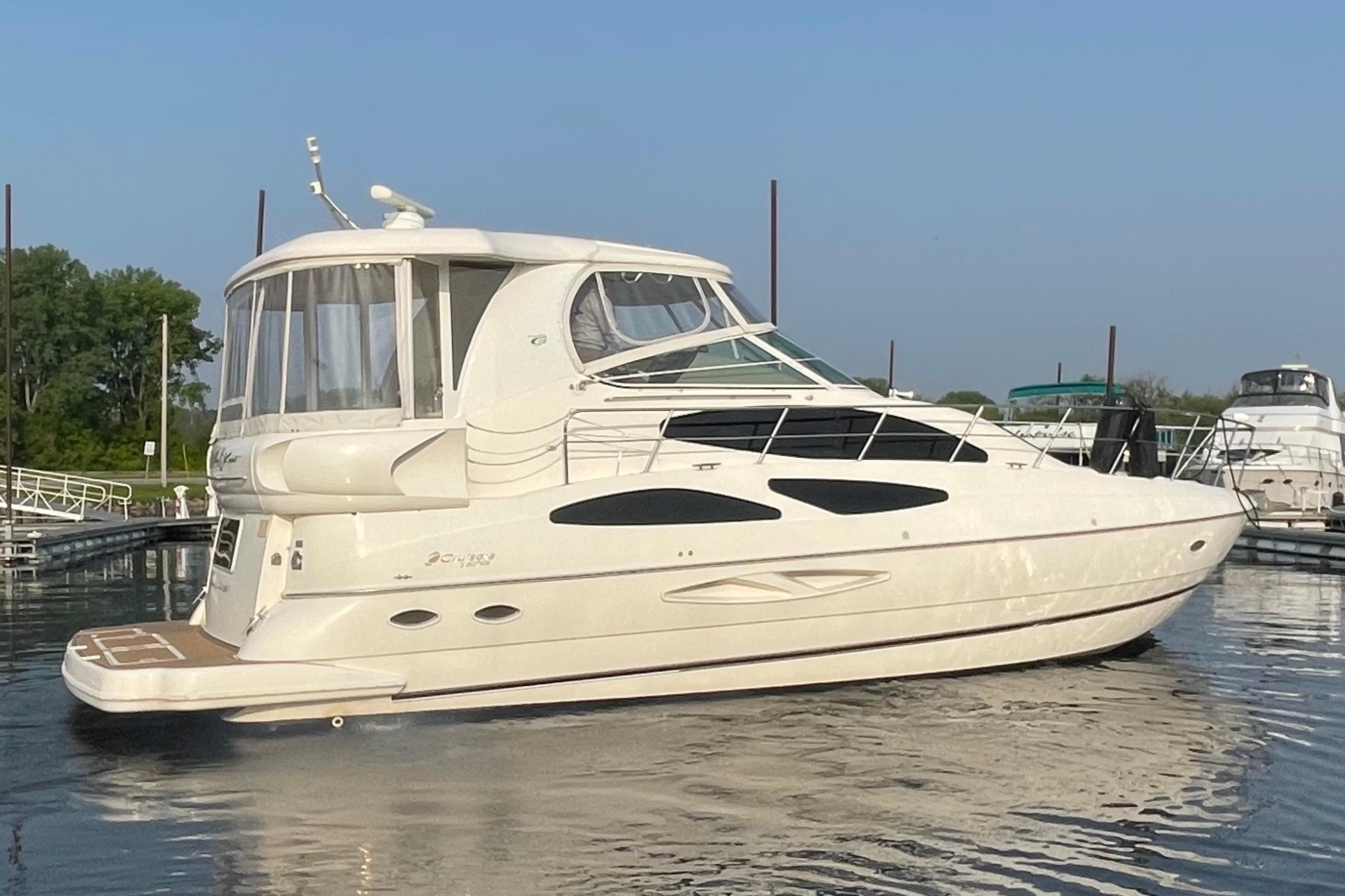 2004 Cruisers Yachts 455 Express Motoryacht