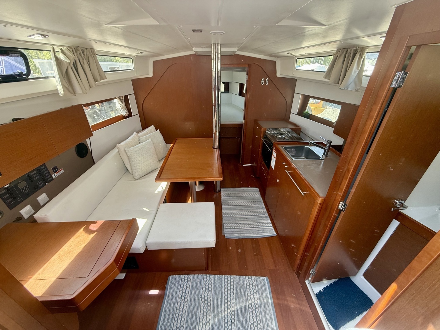 2016 Beneteau 38 - Image 13