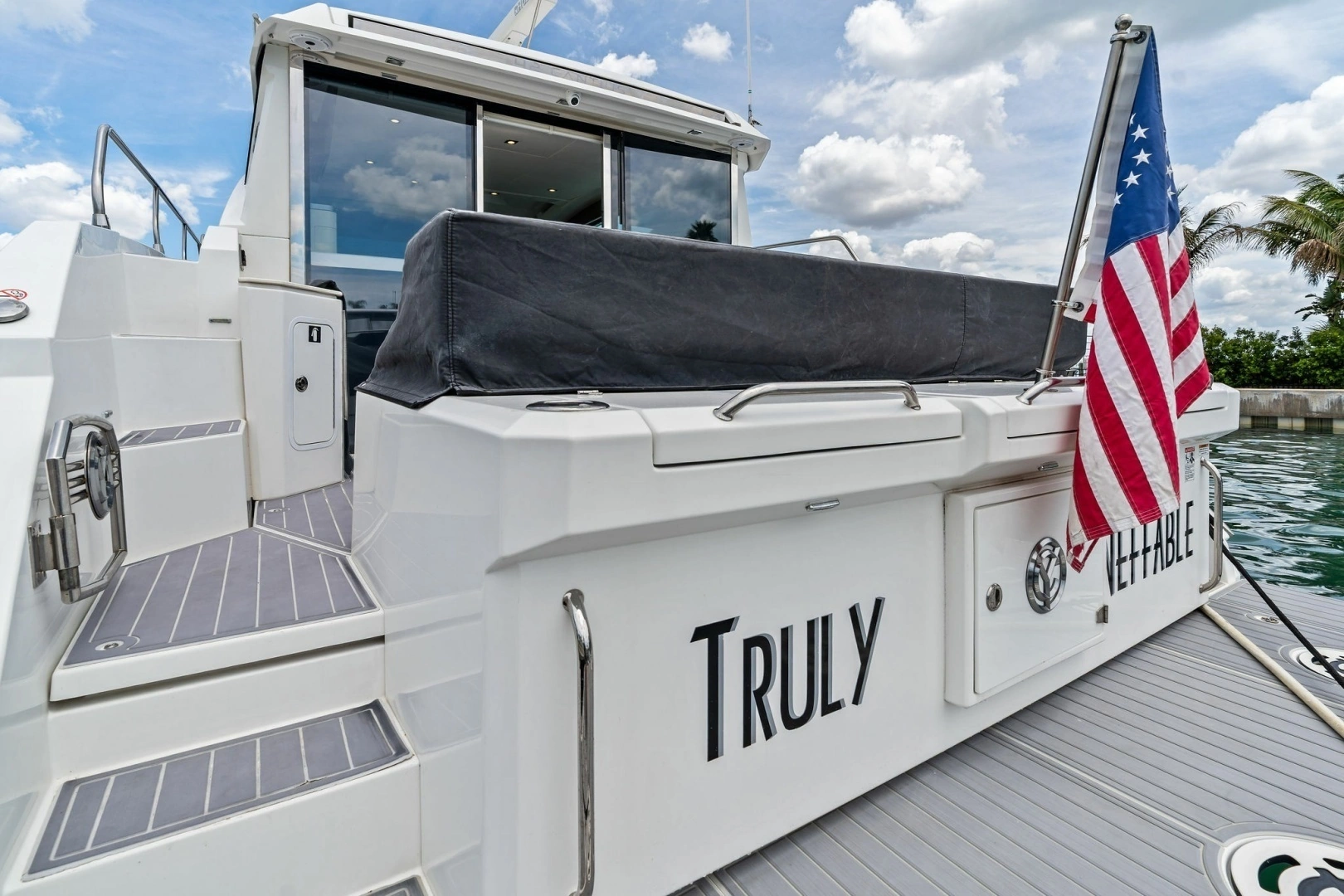 2019 Cruisers Yachts 42 Cantius - Image 9