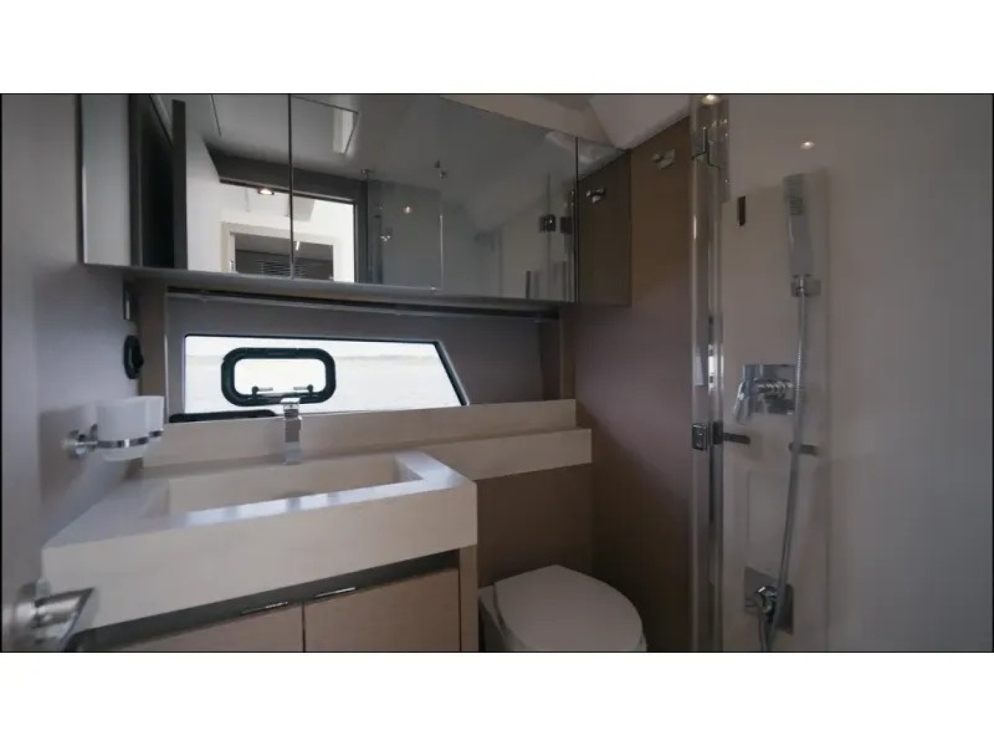2018 Present Yachts 520S - Image 33