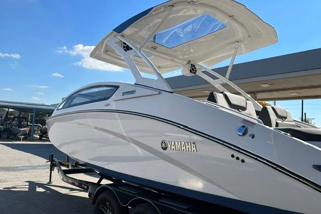 2021 Yamaha Boats 275SD on trailer, sleek design, white exterior, sunny day background.