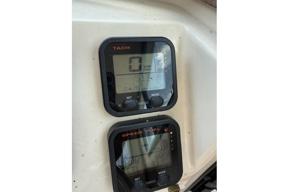 Close-up of tachometer and speed fuel gauges on a 2006 Parker 2520 SL Sport Cabin boat.