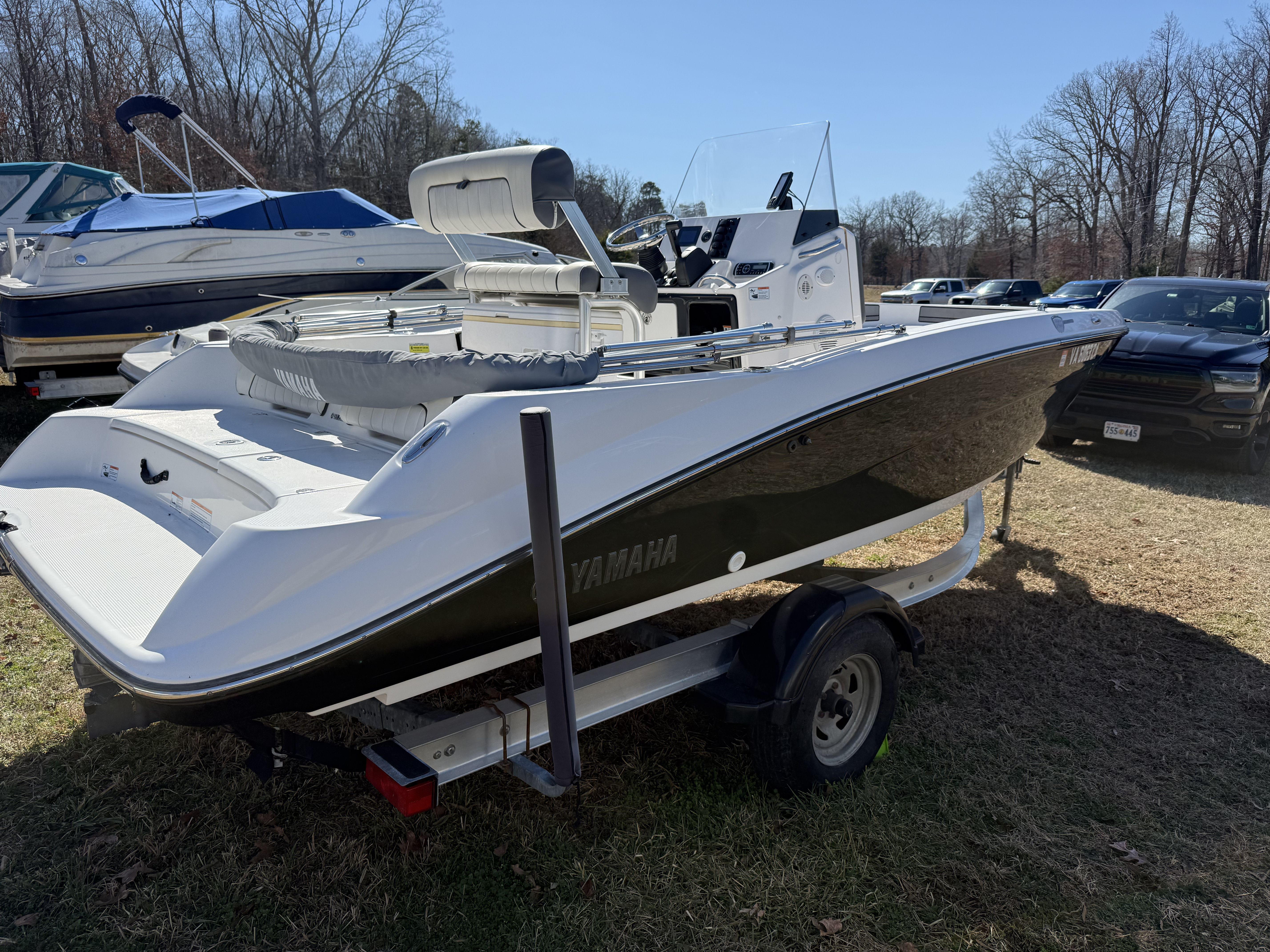 2018 Yamaha Boats 190 FSH Deluxe - 6