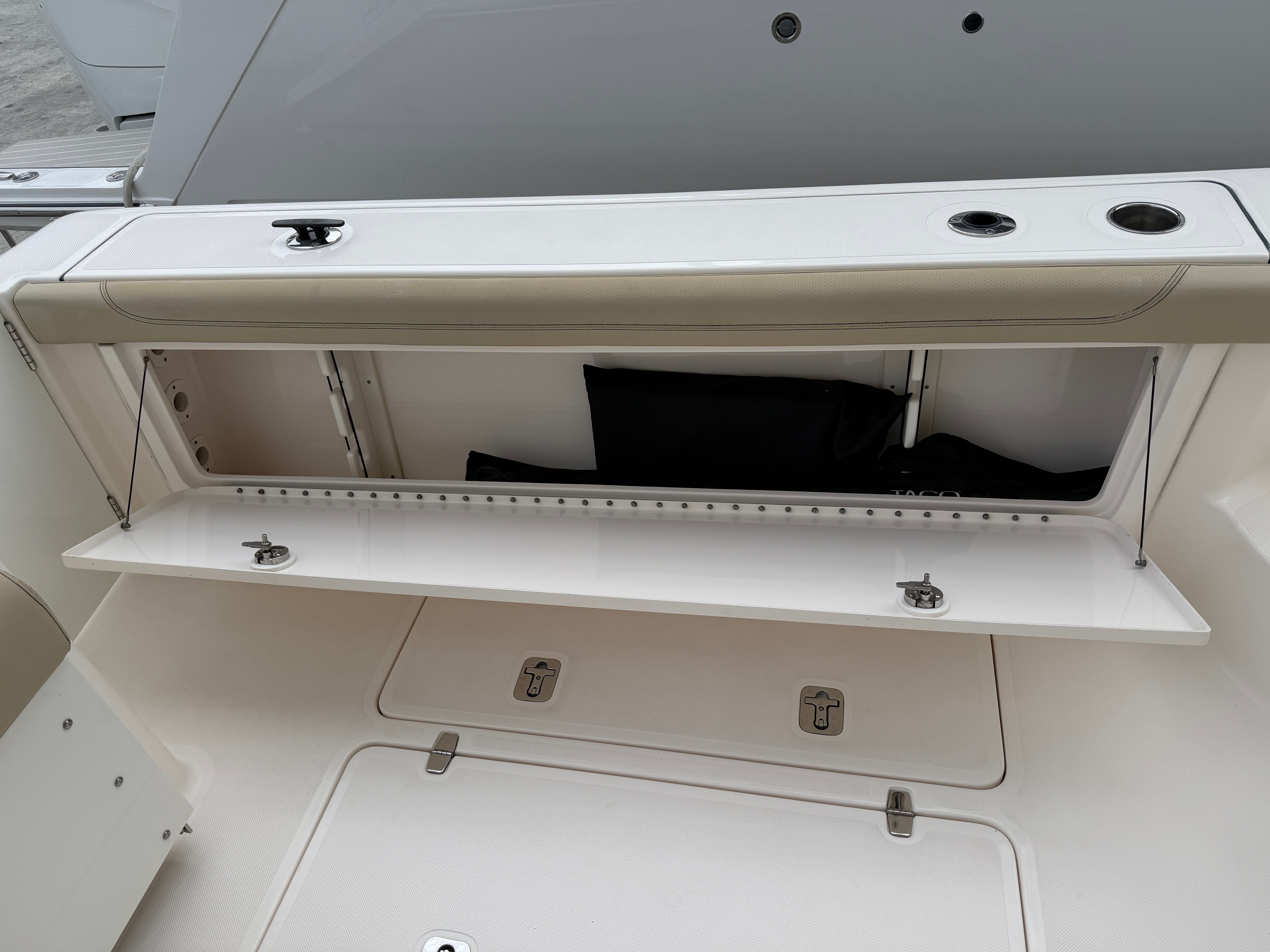 2017 Pursuit OS 385 Offshore - 12