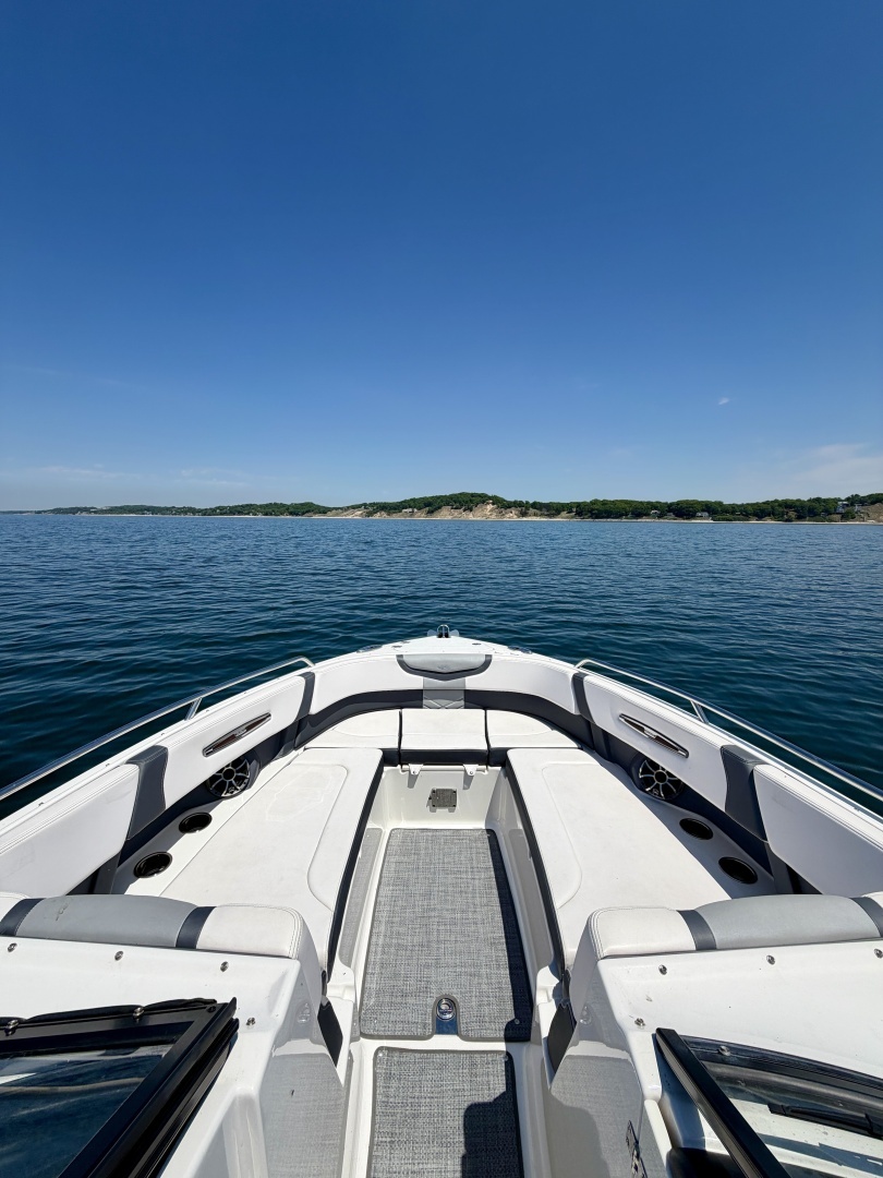 2018 Chaparral 307 - Image 9