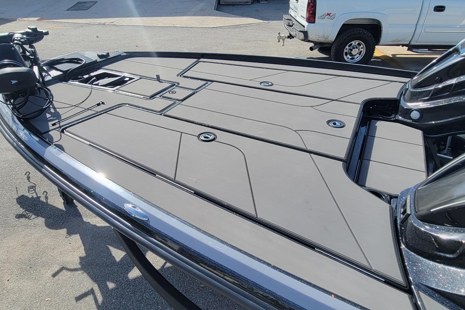 2026 Nitro Z20 XL Pro boat deck with sleek design and modern features.