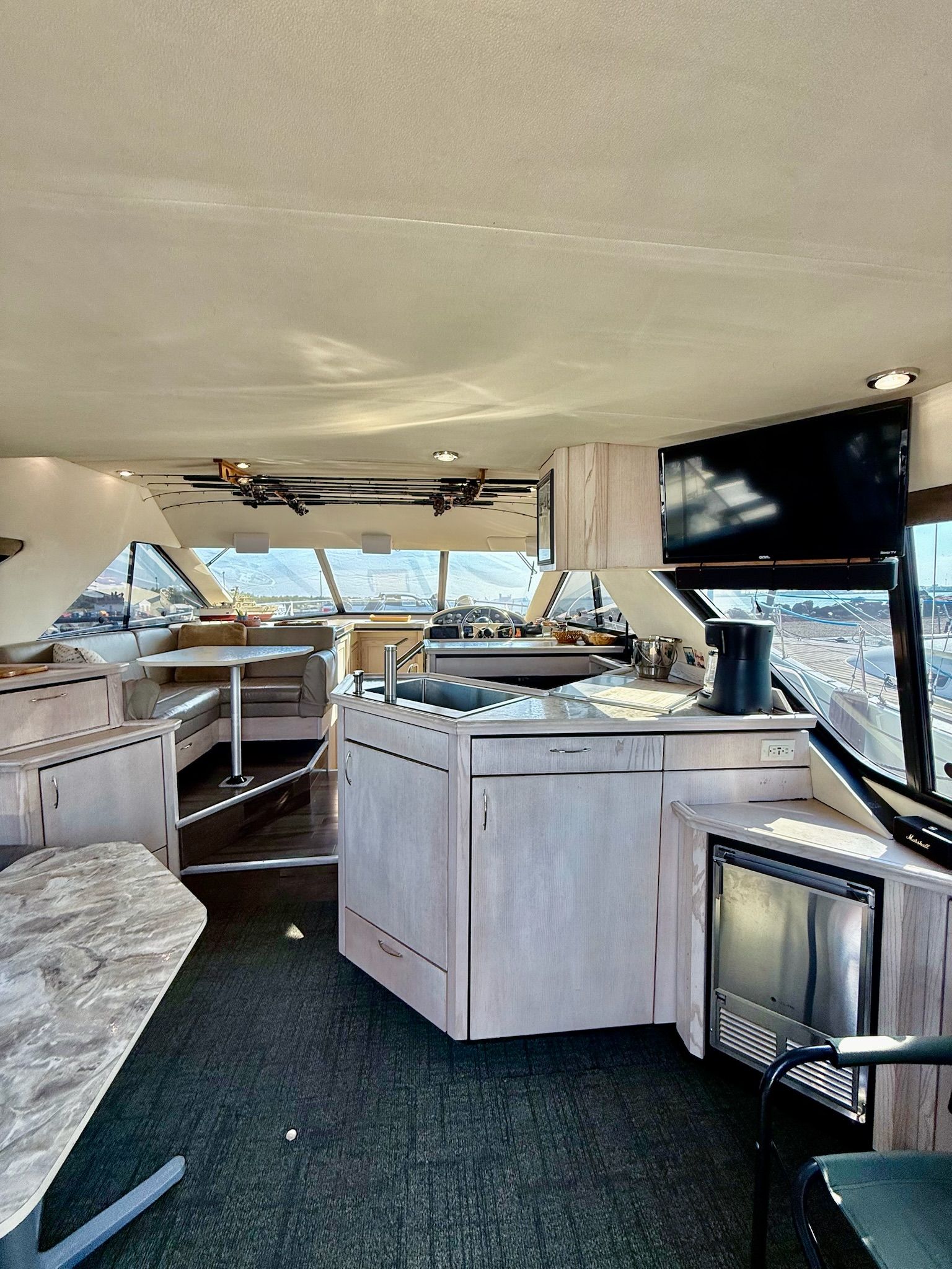 1996 Bayliner 3988 Motoryacht - 16