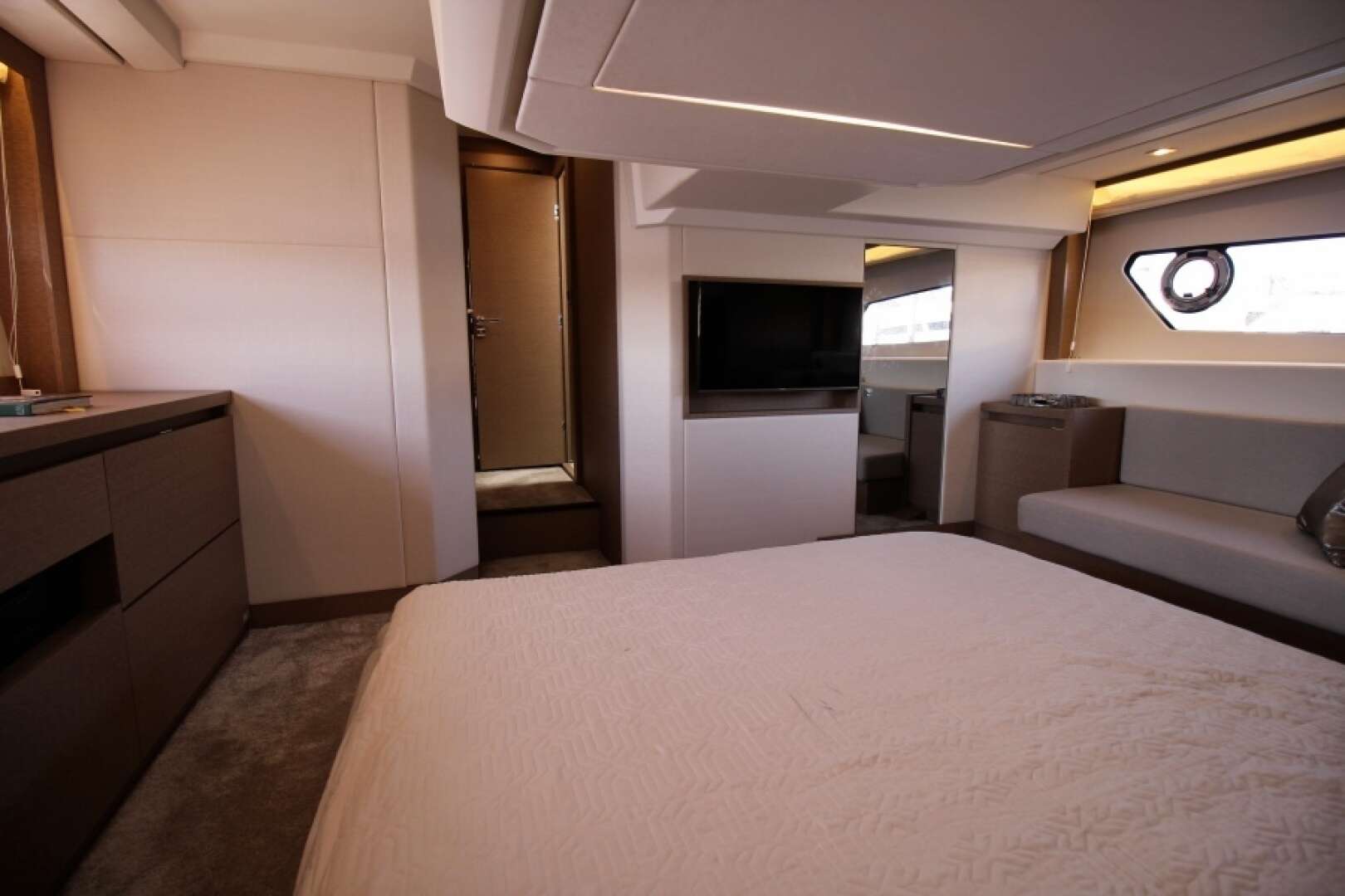2018 Prestige 460 - Image 20