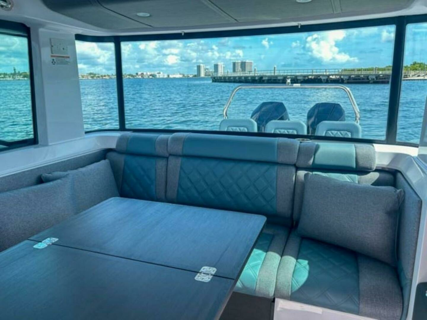2024 Axopar 37XC CROSS CABIN - Image 19