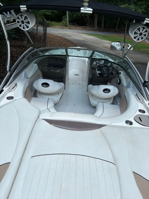 Interior of a 2007 Rinker 226 Captiva Bowrider with white seating and a steering console.