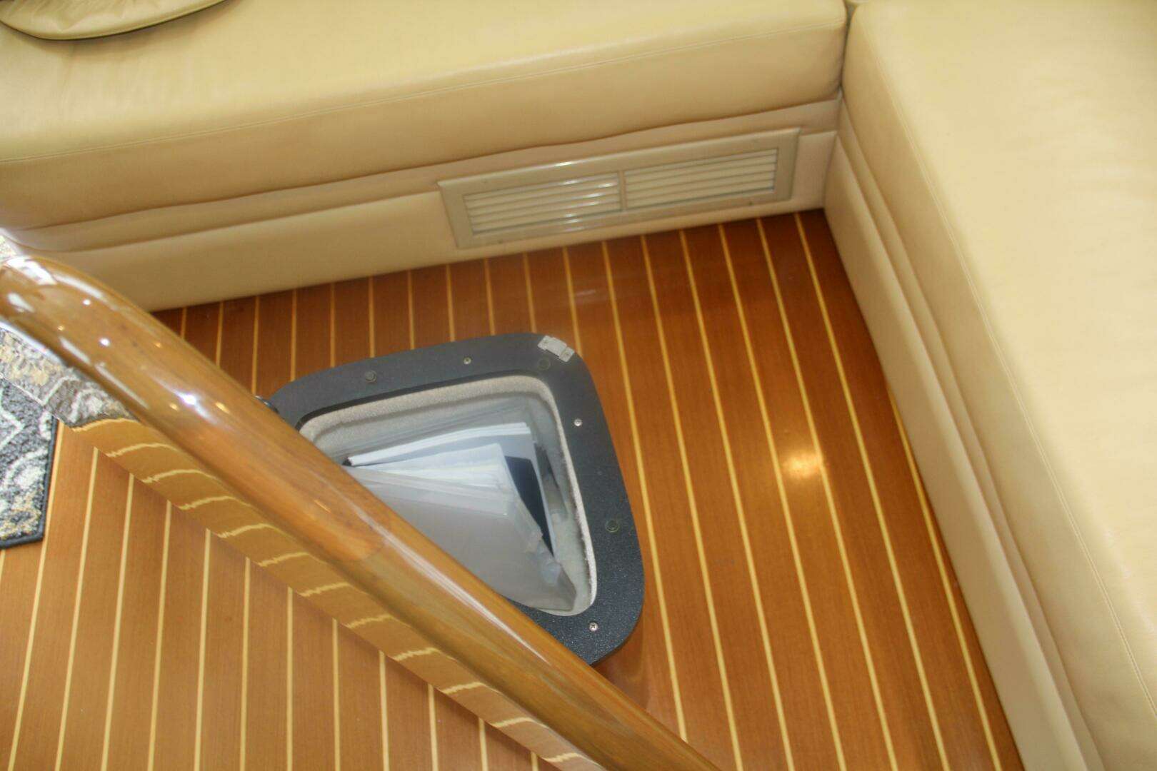 2004 Cabo 48 Flybridge - Image 15