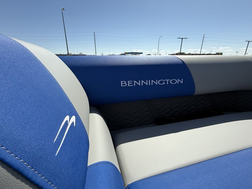 2025 Bennington 22 S SWINGBACK - 35