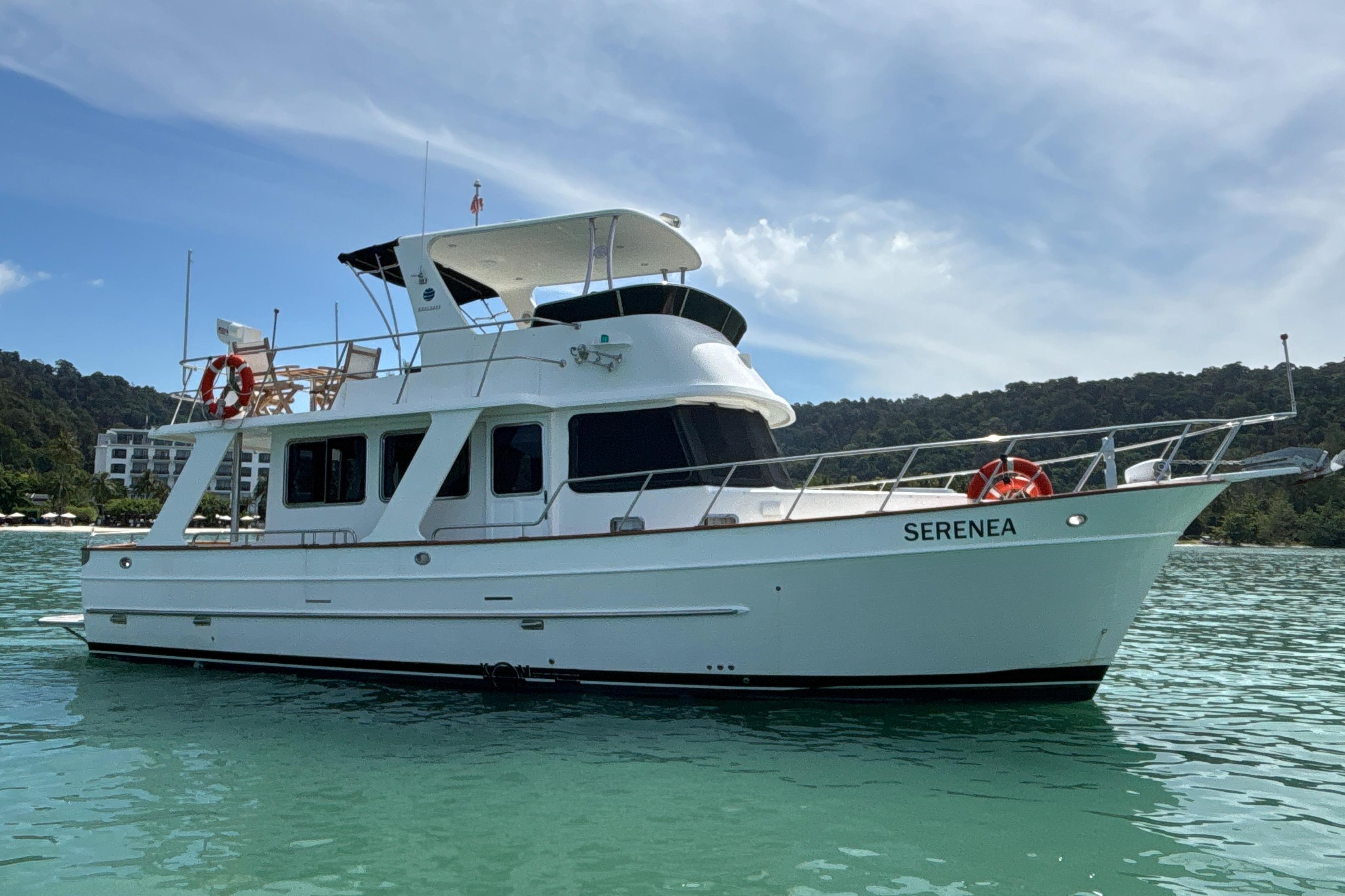 2013 Explorer Motor Yachts 43 Sedan