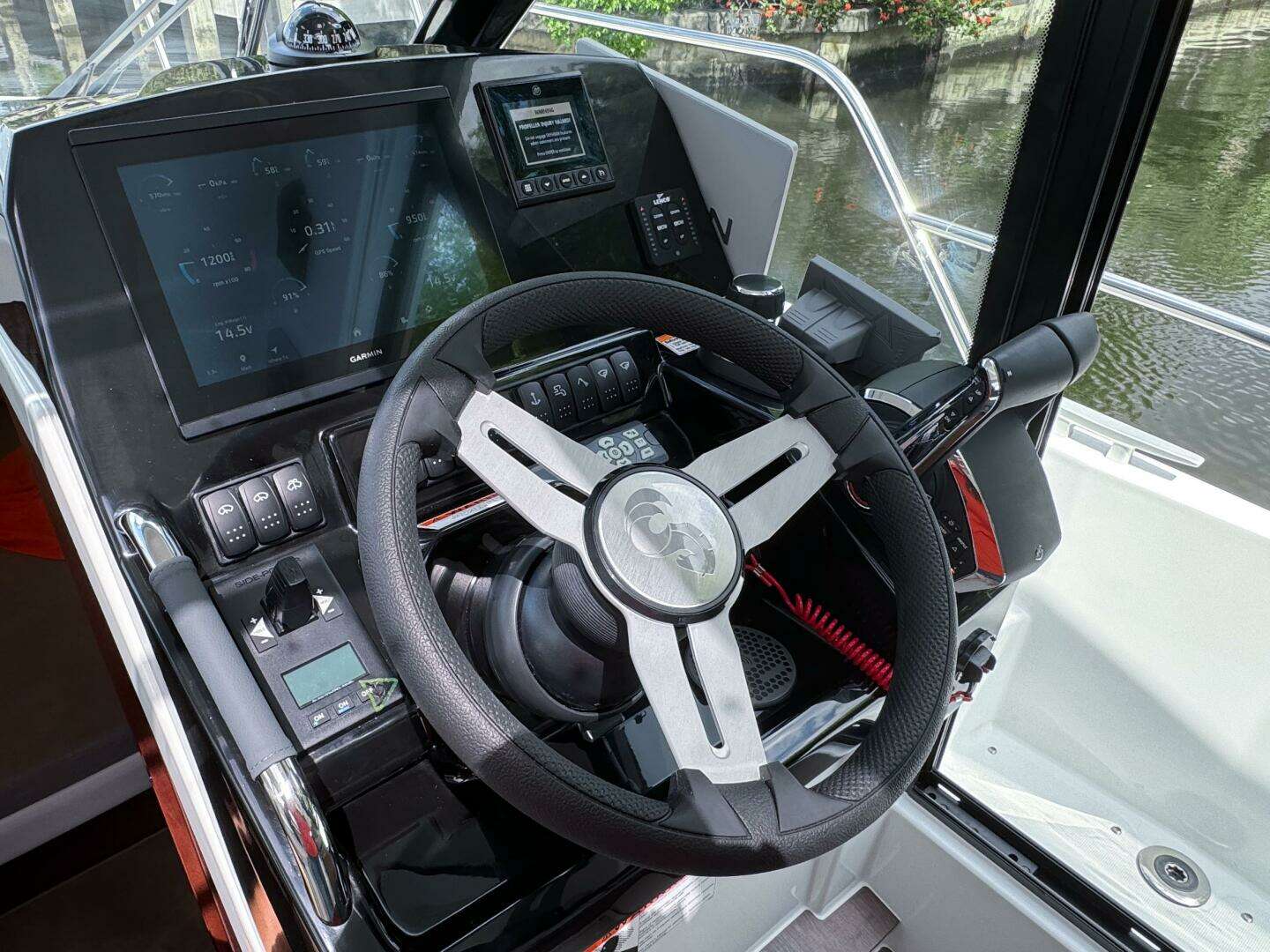 2026 Beneteau Antares 9 - Image 16