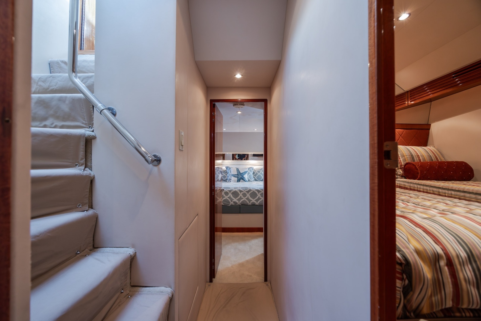 2008 Hatteras Motor Yacht - Image 46