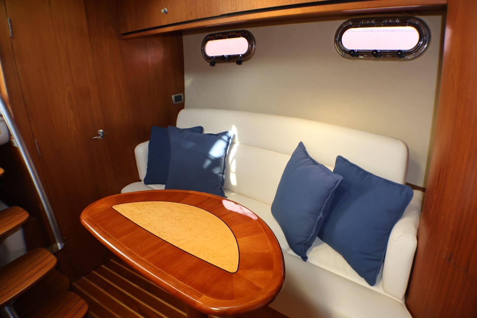 2009 Tiara Yachts 3500 Sovran - Image 19