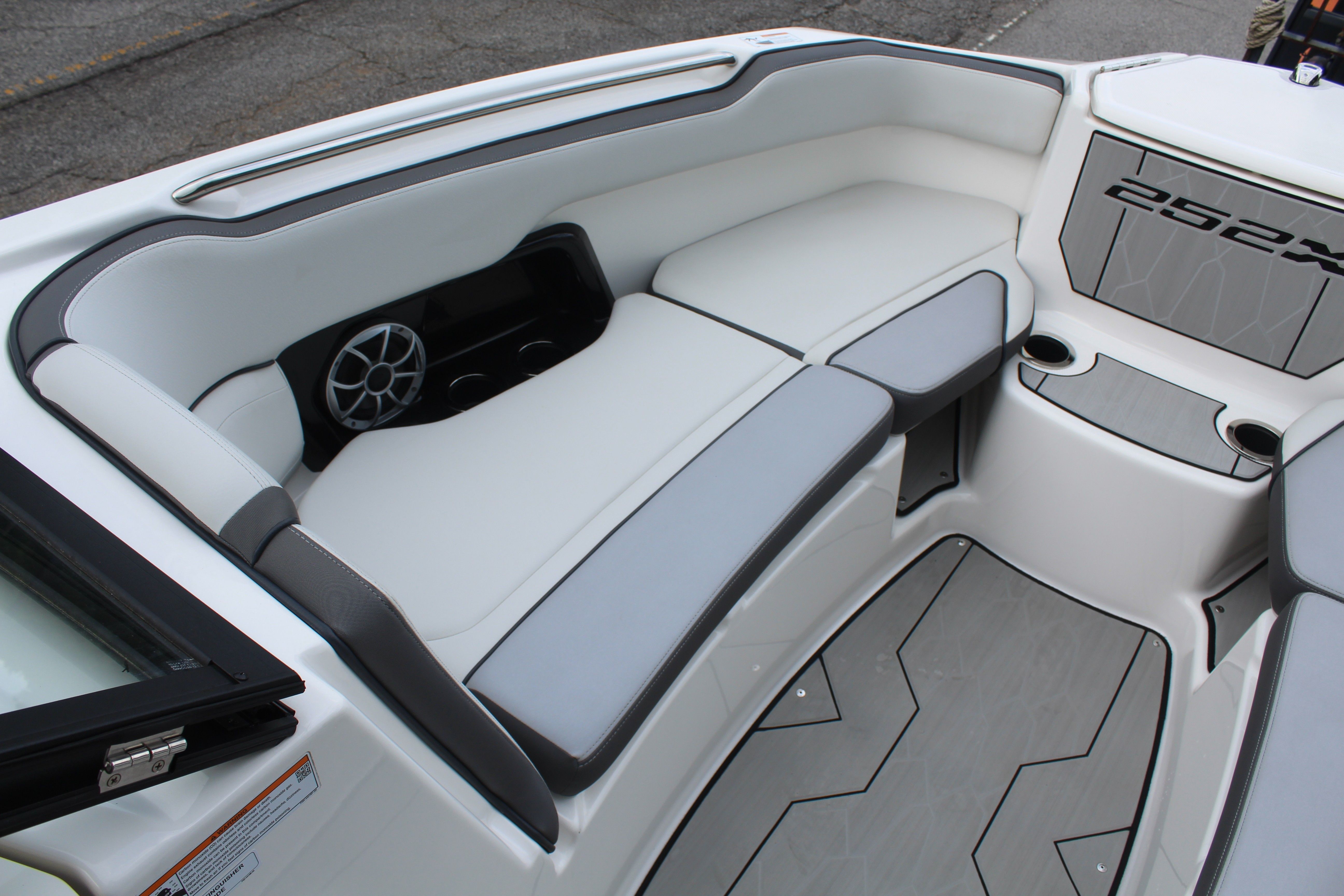 2022 Yamaha Boats 252XE - 16