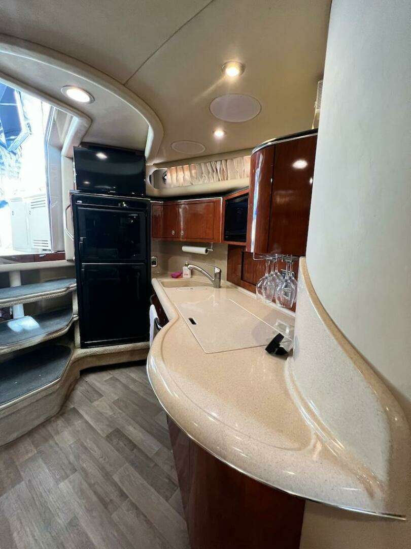 2004 Sea Ray 380 Sundancer - Image 40