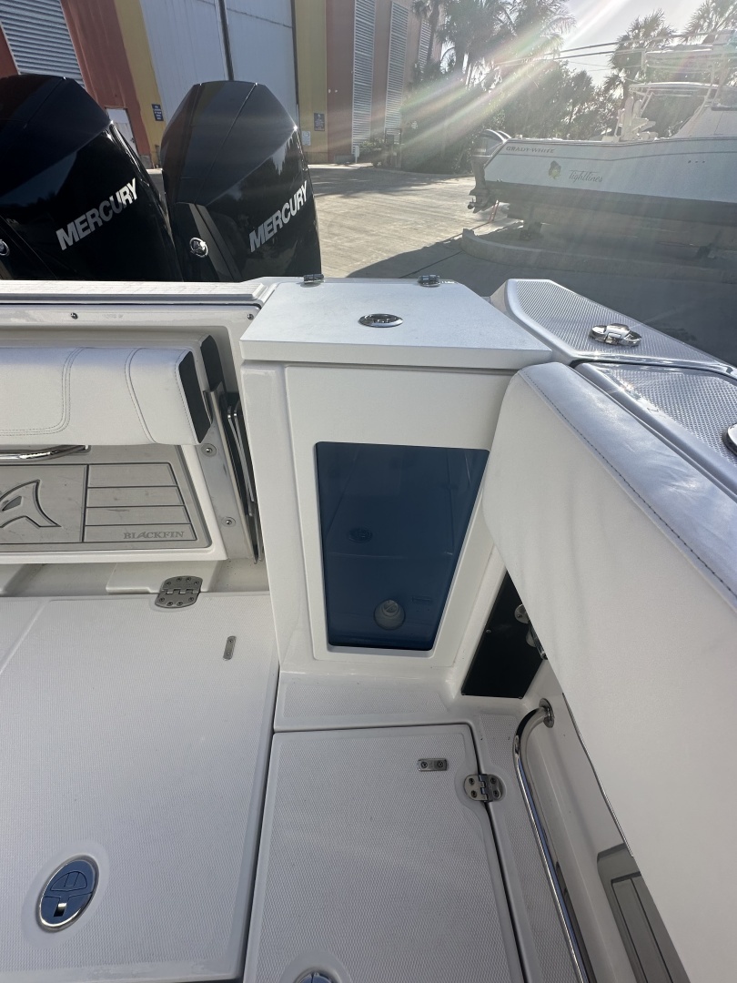 2025 Blackfin 272 CC - Image 21