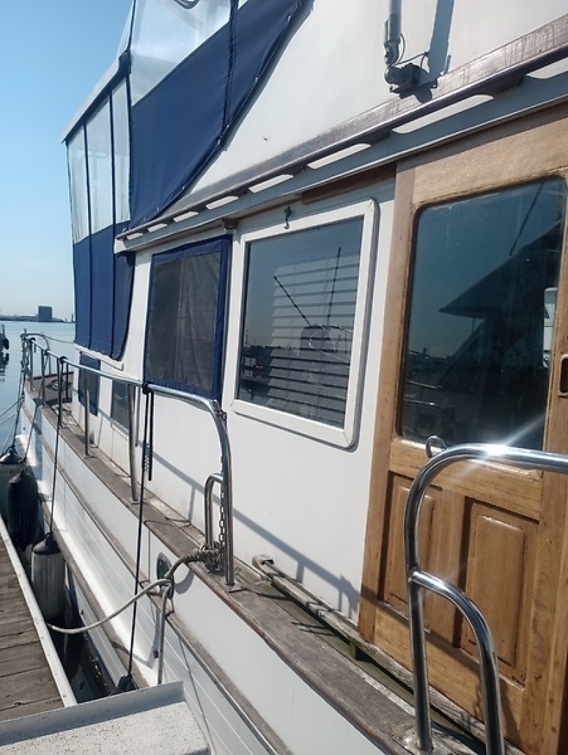 1981 Marine Trading 44 Double Cabin - Image 2