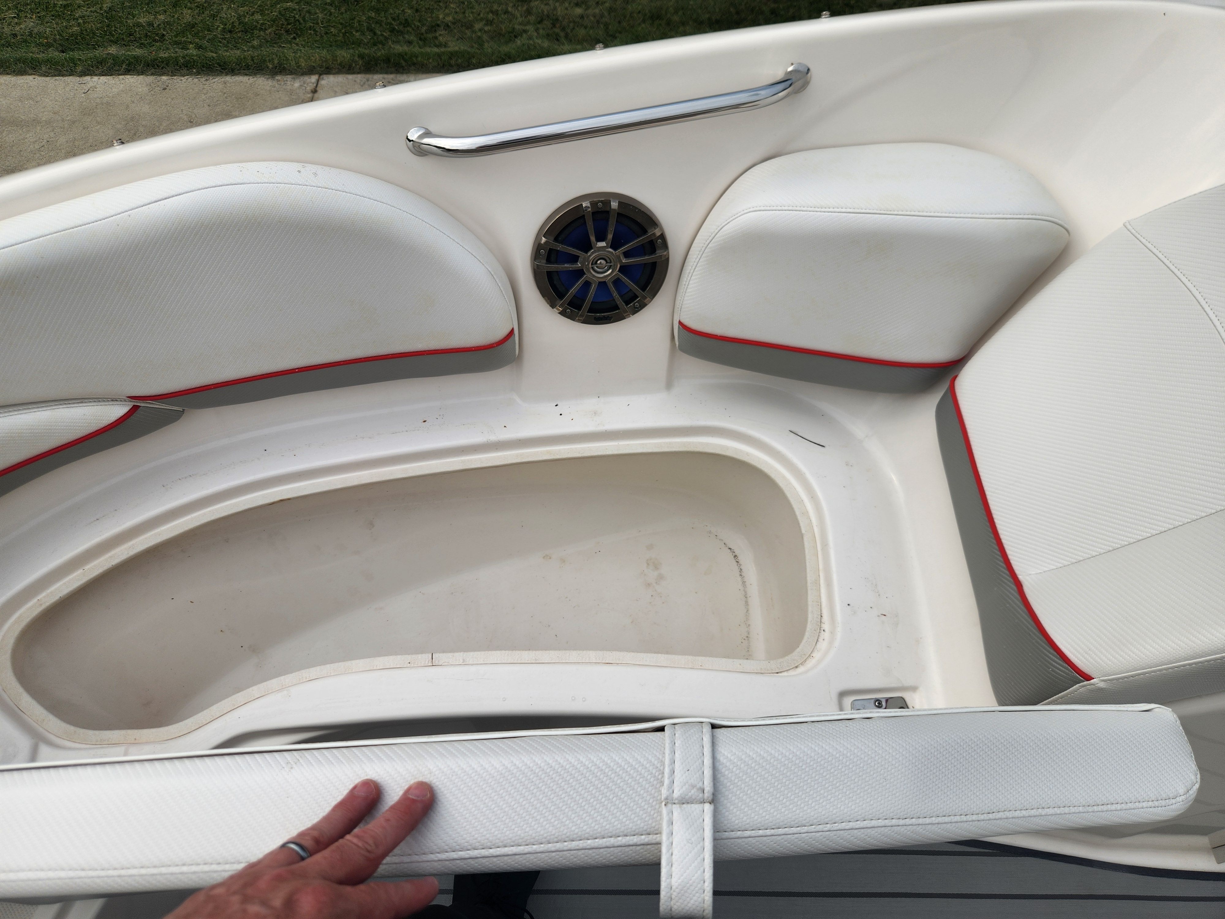 2004 Regal 2400 Bowrider - 17