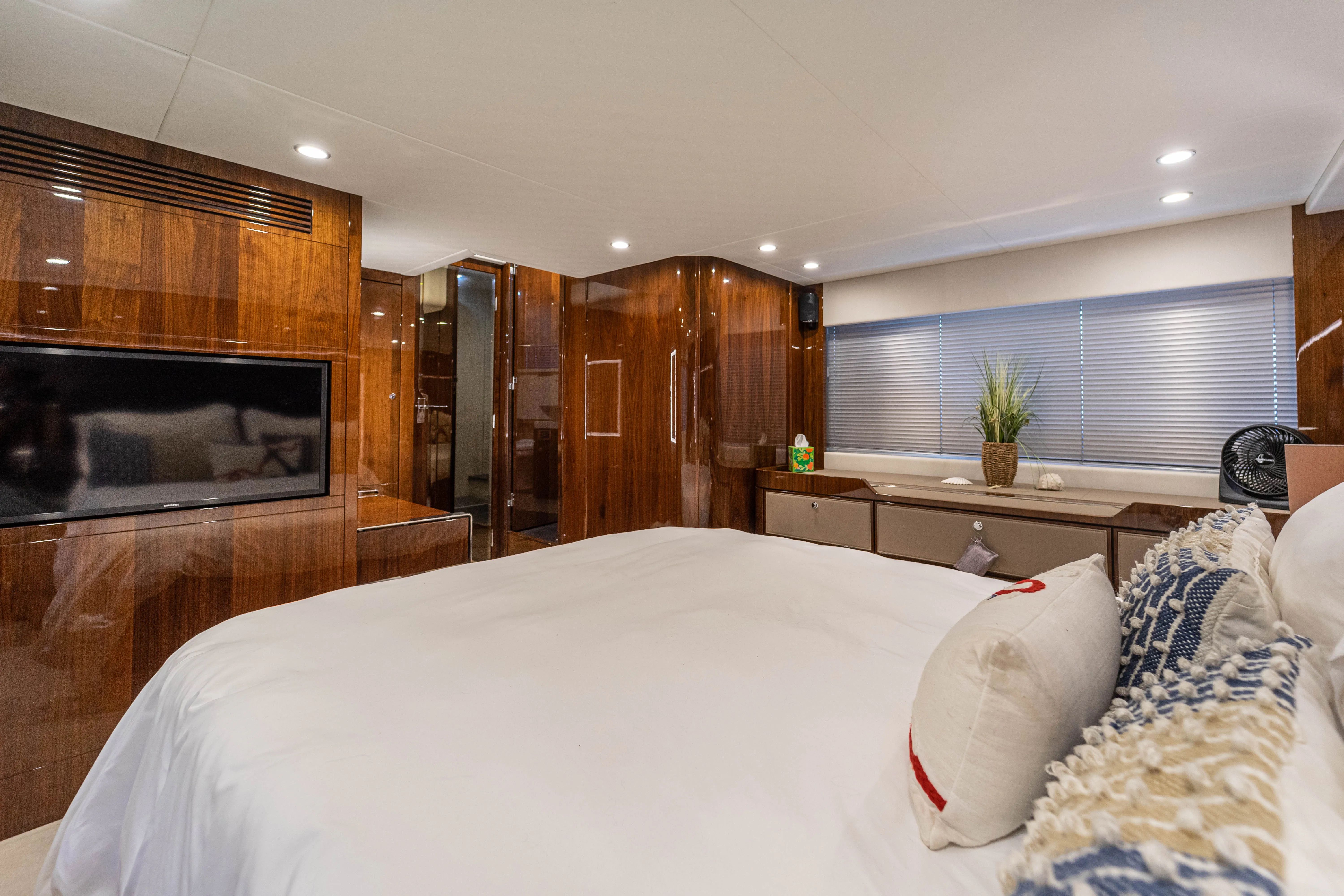 2019 Fairline Squadron 53 - Image 34
