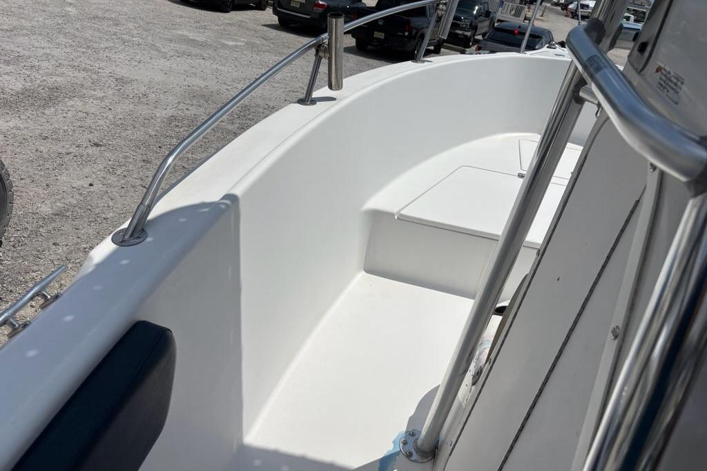 2002 Seaswirl Striper 2101 Center Console boat deck with railing and seating.