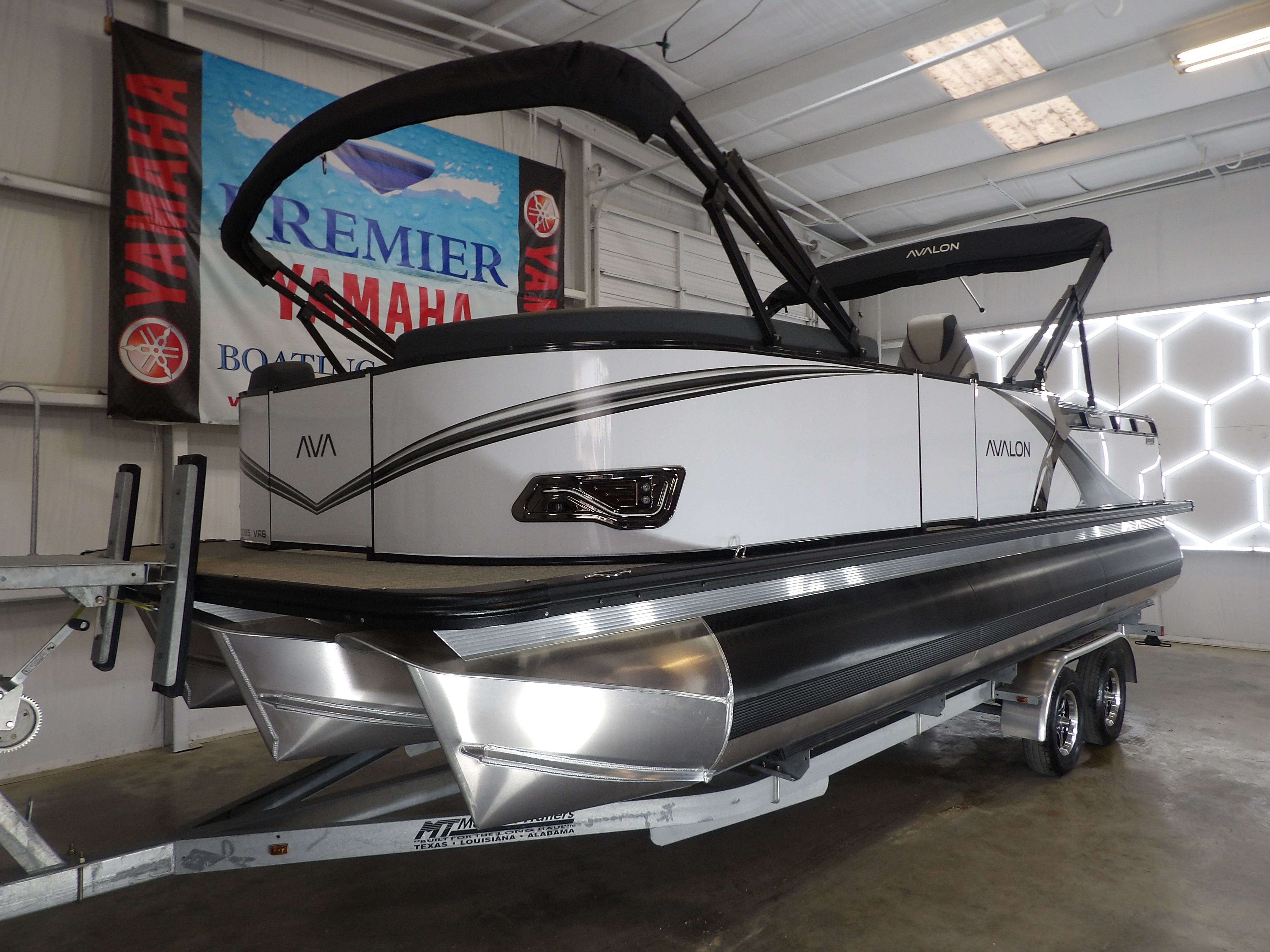 2025 Avalon LSZ Versatile Rear Bench - 23' - 3