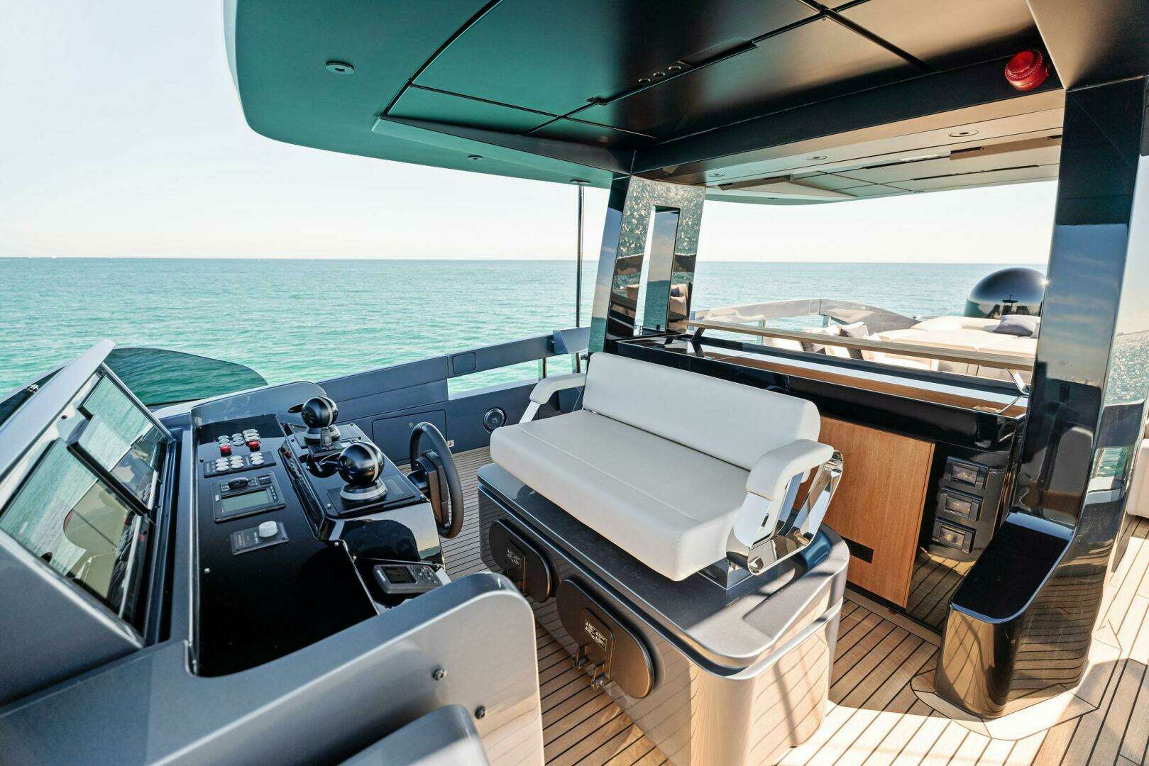 2023 Pershing GTX Motoryacht - Image 24