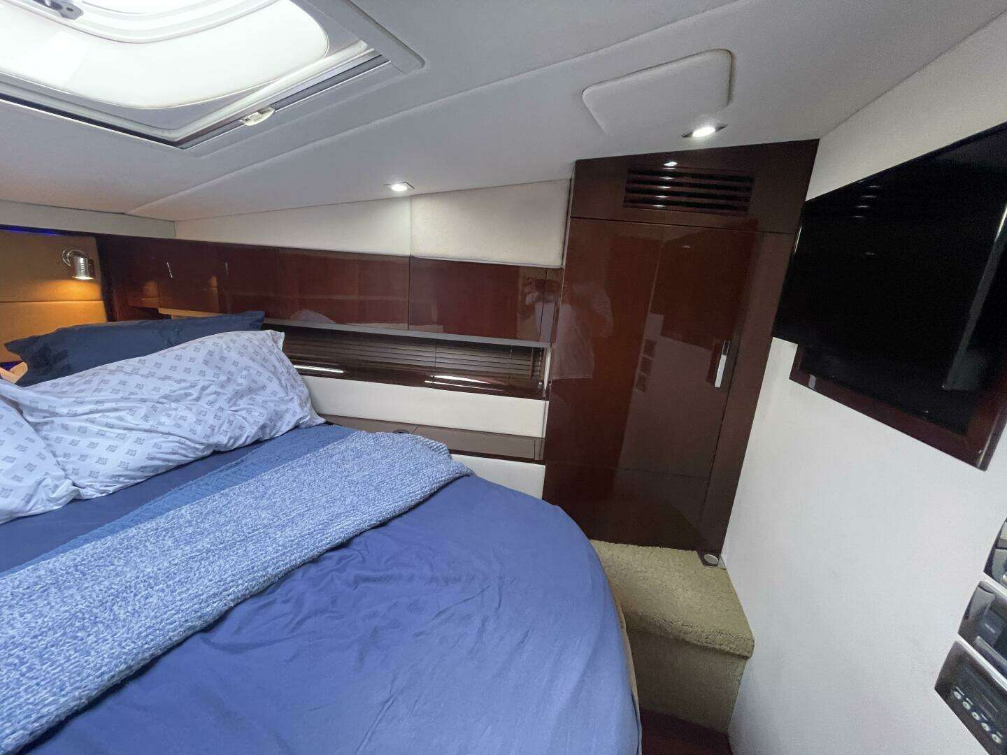 2010 Sea Ray 450 Sundancer - Image 74